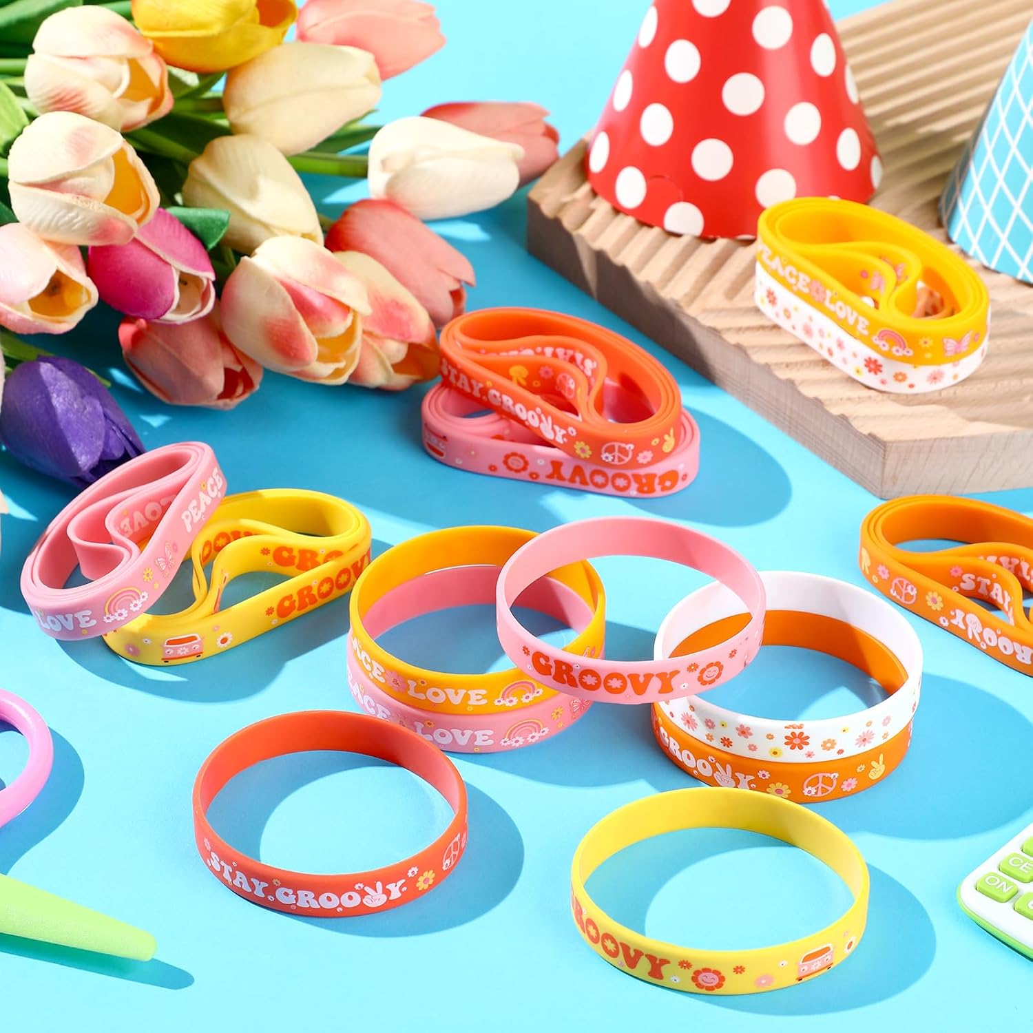 Hippie Boho Silicone Bracelets Stay Groovy Wristbands Retro Hippie Rainbow Bracelets Daisy Flower Peace Sign Wristbands for Girl Kid Boho Two Groovy