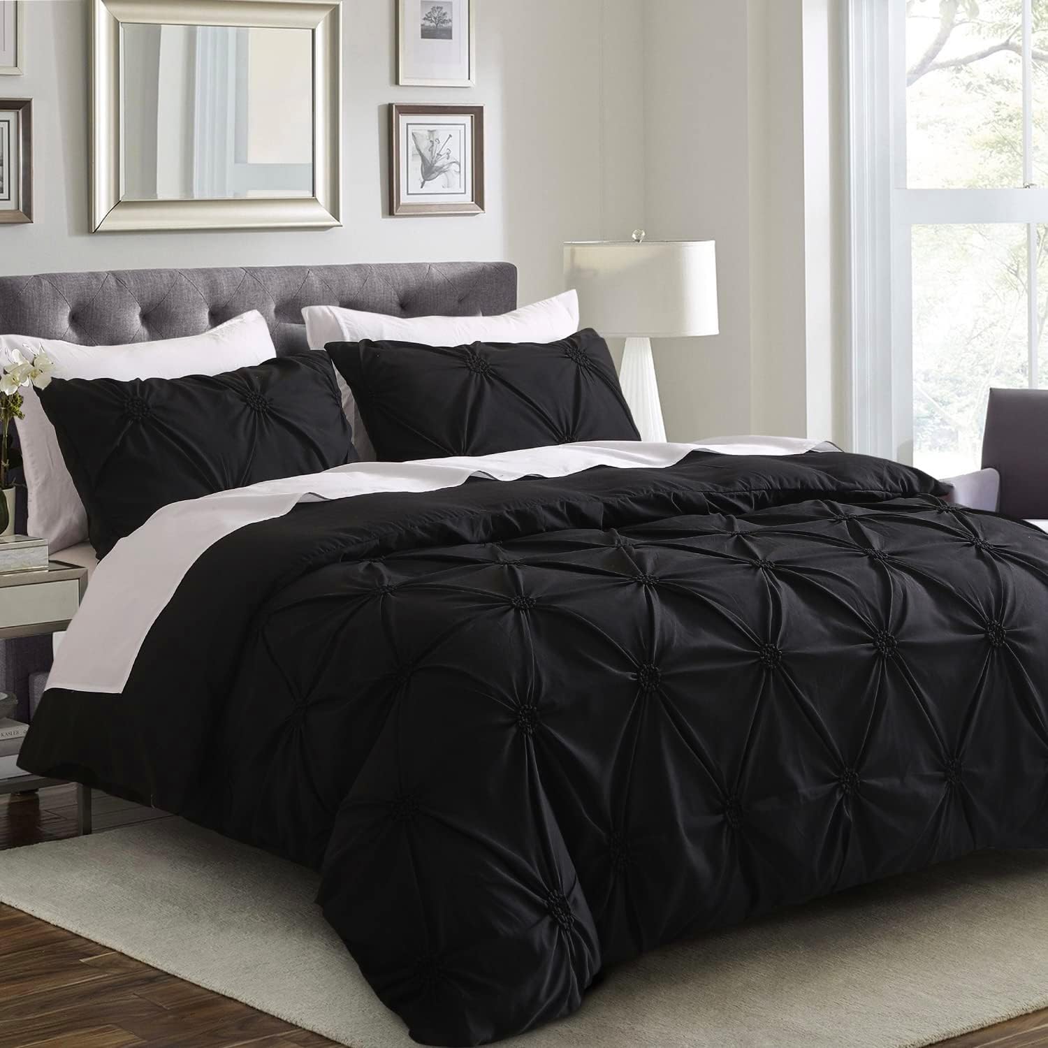 SLEEPBELLA Juego de edredón de 3 piezas, diseño floral fruncido, color negro, tamaño King, relleno interior de microfibra suave, alternativo, Shabby