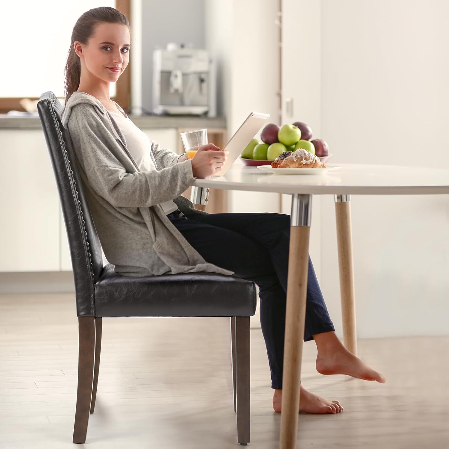 MCQ Juego de 6 sillas de comedor tapizadas, modernas sillas de comedor tapizadas de cuero con ribete de cabeza de clavo y patas de madera, silla de