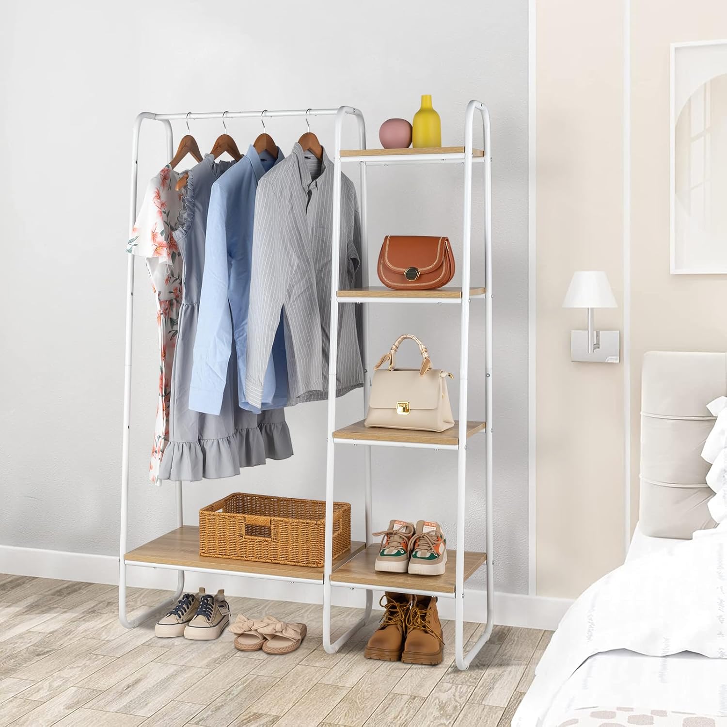 Perchero de ropa con estantes, estantes para colgar ropa, perchero de ropa resistente, perchero portátil con estantes, armario de pie (blanco)