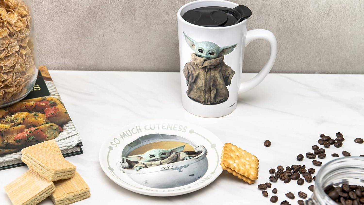 Zak Designs Star Wars The Mandalorian – Juego de tazas y platos de cerámica para café, té, desayuno o postre con tapa de taza de viaje (2 piezas,