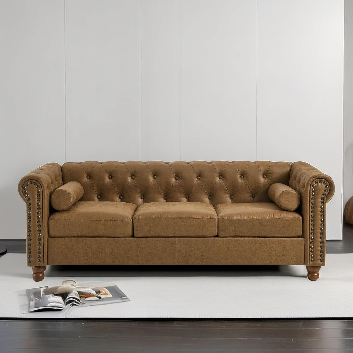 Chesterfield – Sofá clásico grande de tela moderna de 3 plazas con botones capitoné con brazos enrollados y cabeza de clavo para sala de estar,
