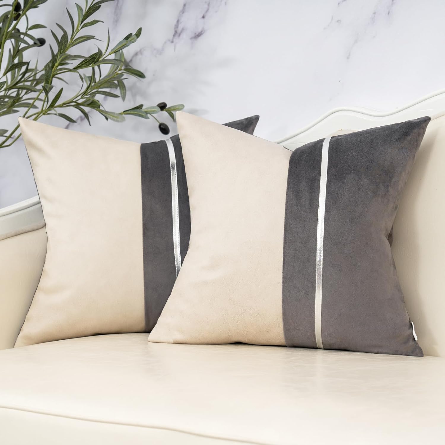 Yamminess Paquete de 2 fundas de almohada decorativas de 18 x 18 pulgadas, fundas de cojín de piel sintética beige y terciopelo gris, fundas de