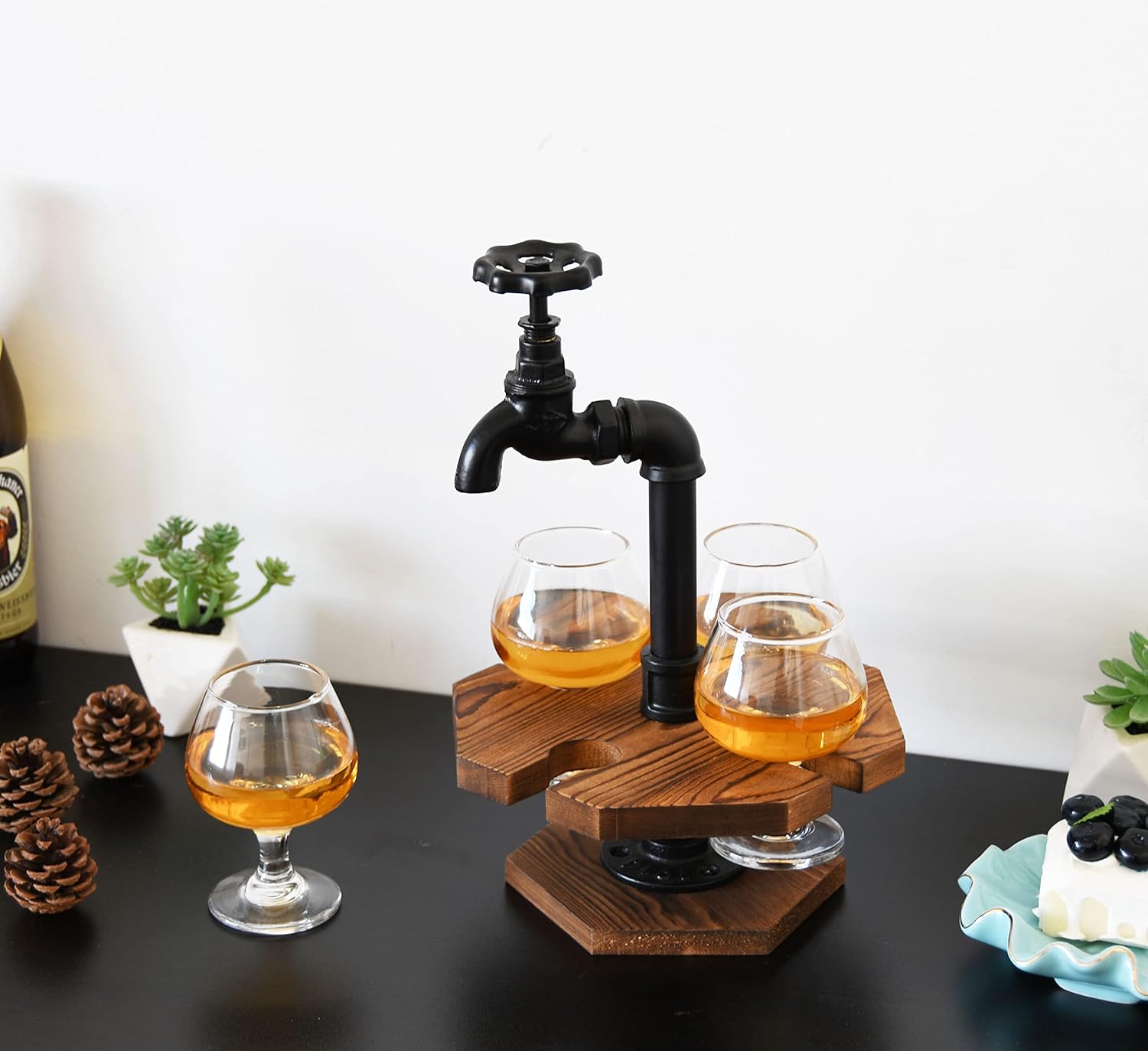 Owlgift Tubo industrial y madera quemada CervezaWhisky Vuelo Set con 4 vasos, grifo de hierro fundido diseño de espita