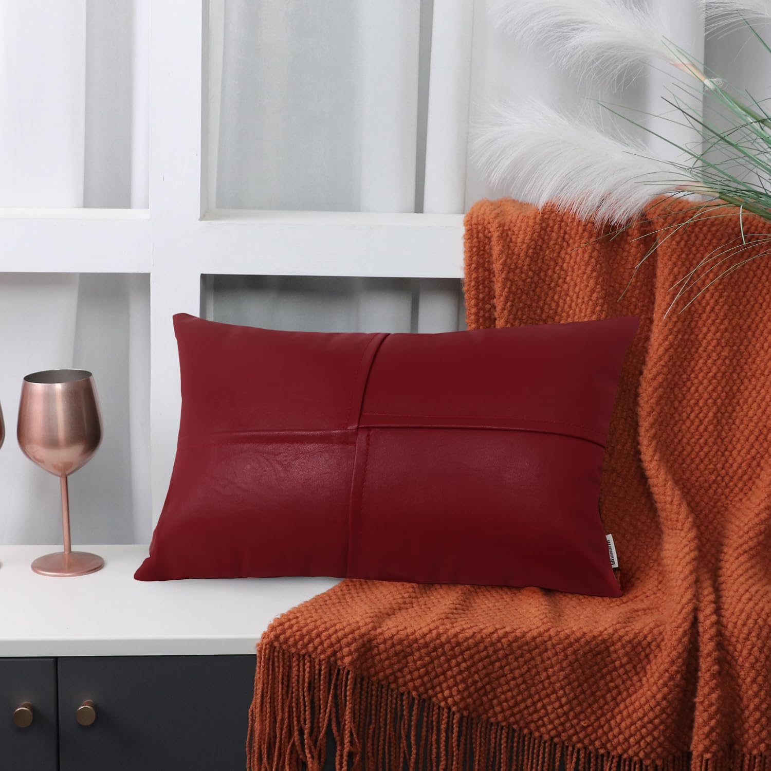 BRAWARM Juego de 2 fundas de almohada de piel sintética de 12 x 20 pulgadas, fundas de almohada lumbar de cuero rojo profundo, almohadas decorativas