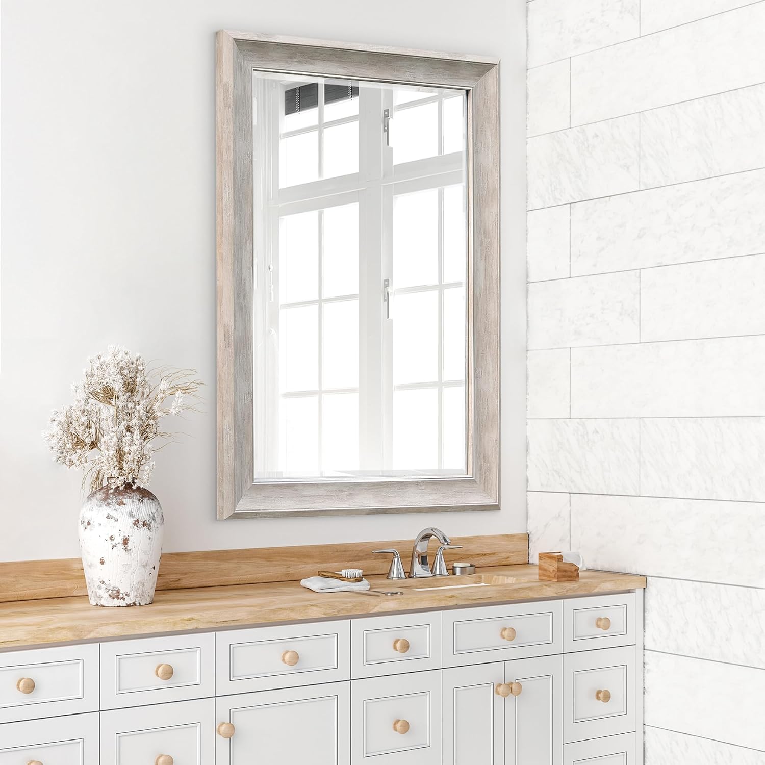 Americanflat Espejo de pared enmarcado de madera crema envejecida de 30 x 42 pulgadas, espejo de pared para baño, sala de estar, entrada y espejo