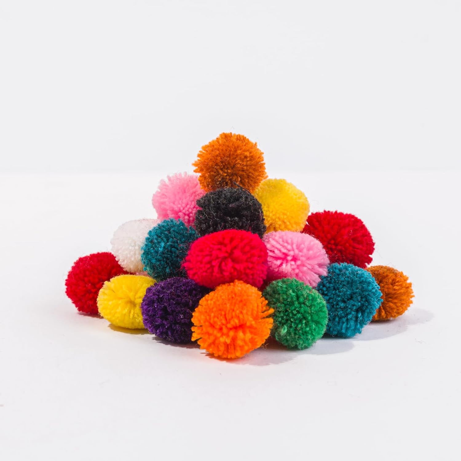 Adeweave 100 pompones multicolor hechos a mano de 1 pulgada para manualidades, pompones de lana de cachemira suaves y esponjosos, ideales para