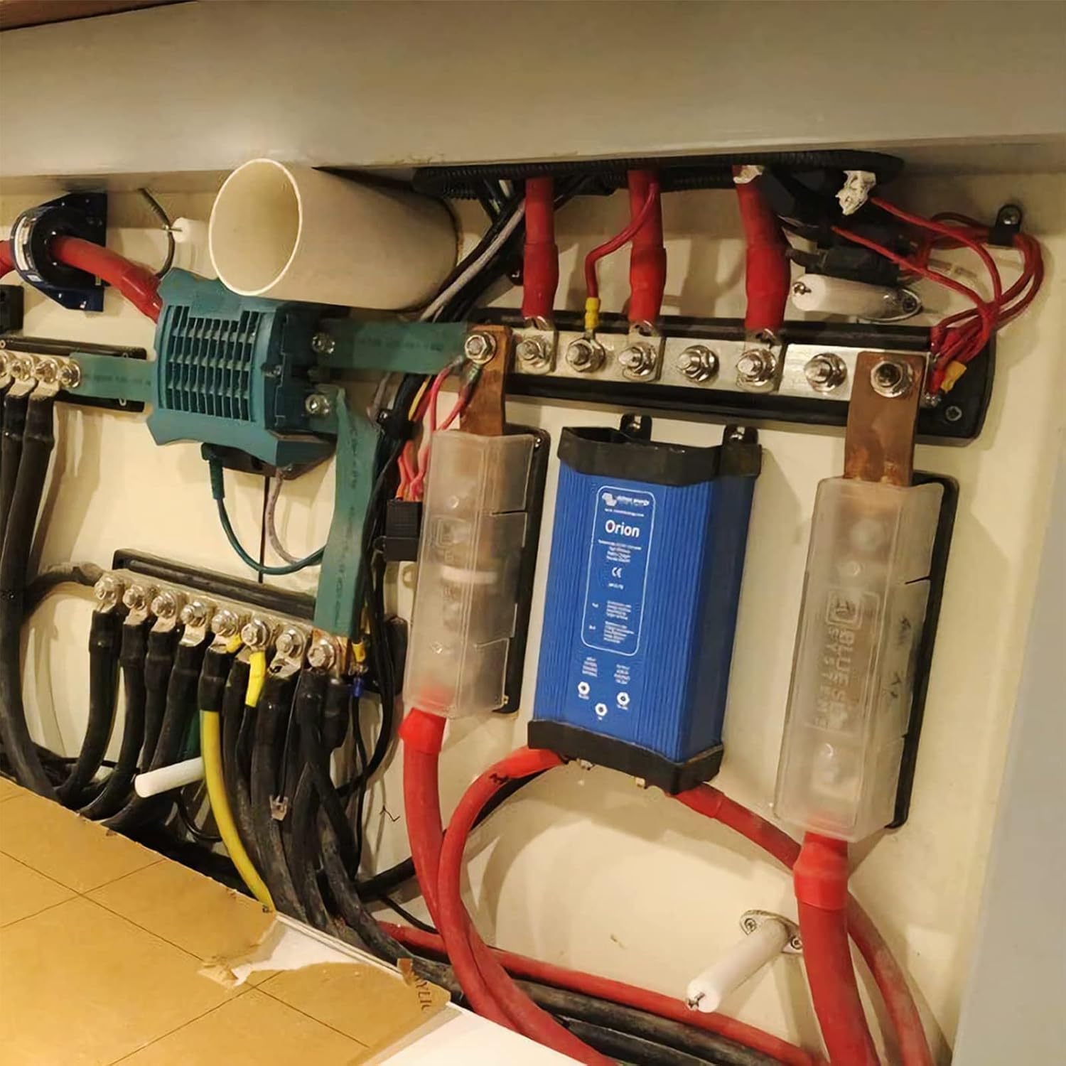 Barra de bus resistente de alta corriente 600 A, 300 V CA48 V CC, 8 vías 38 pulgadas (M10), bloque de distribución de tierra de terminal de cableado