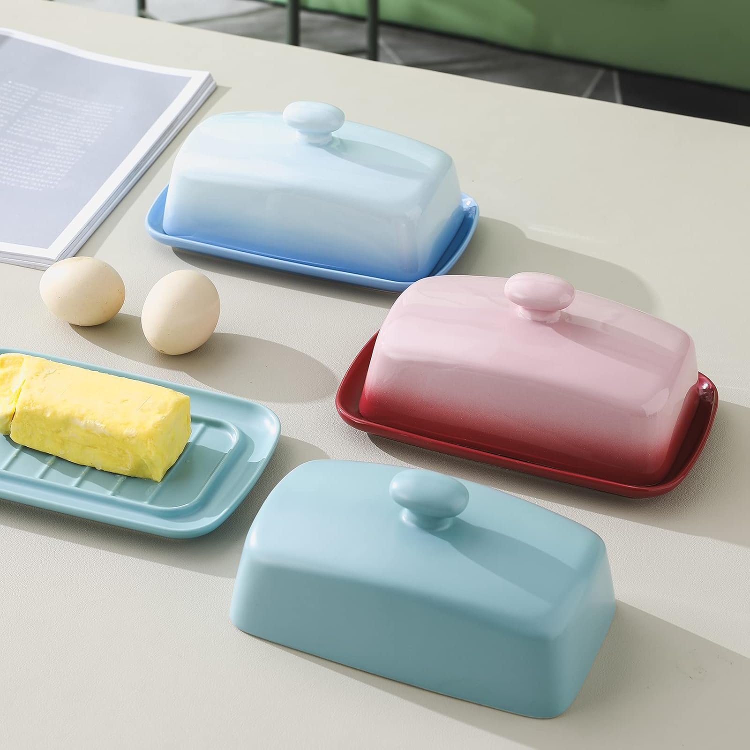 Candiicap – Mantequillera grande de porcelana con tapa, plato de mantequilla clásico que cambia de color para encimera, soporte grande para