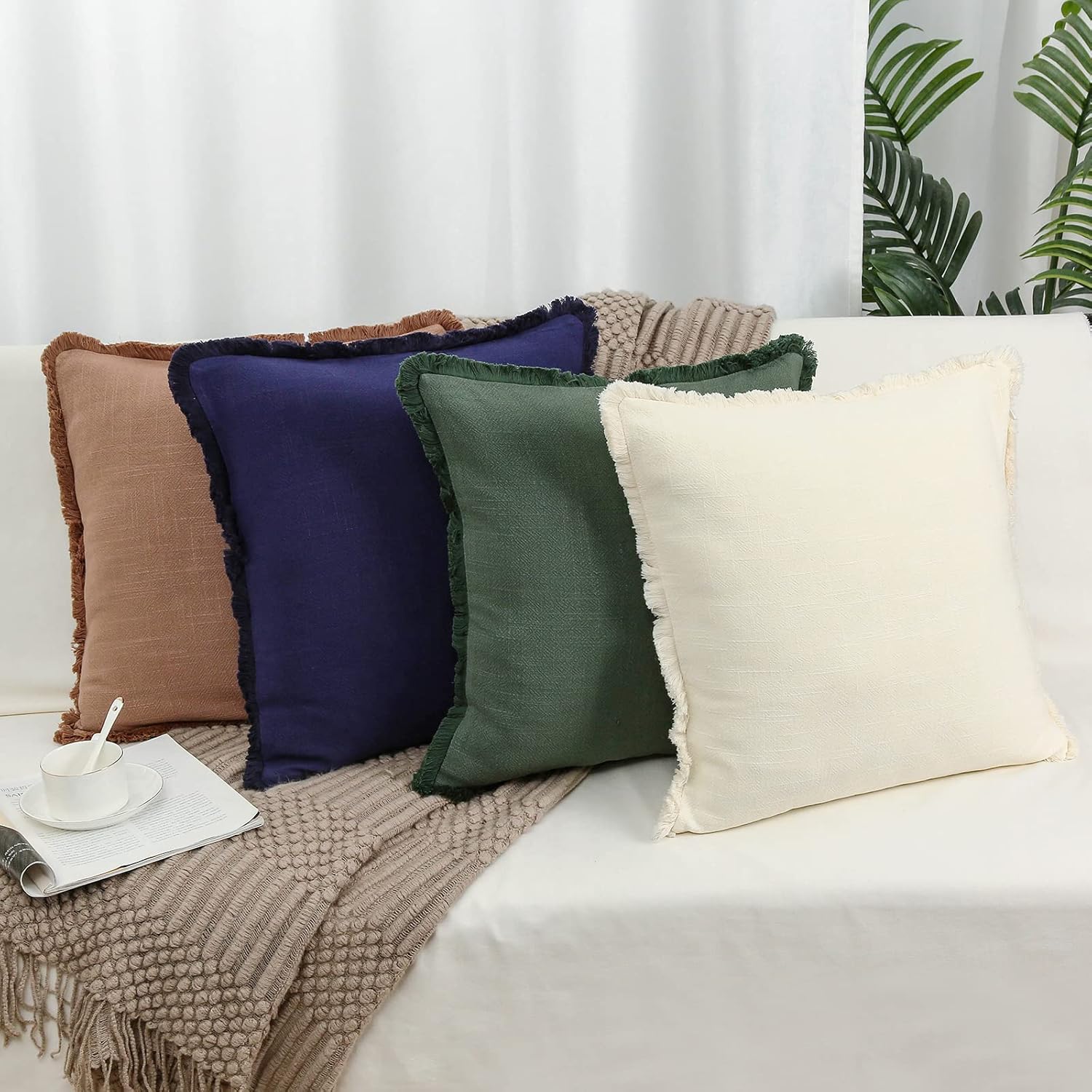GyiHoong Juego de 2 fundas de almohada de 18 x 18 pulgadas, color azul profundo con flecos y borlas hechas a mano, fundas de almohada bohemias de