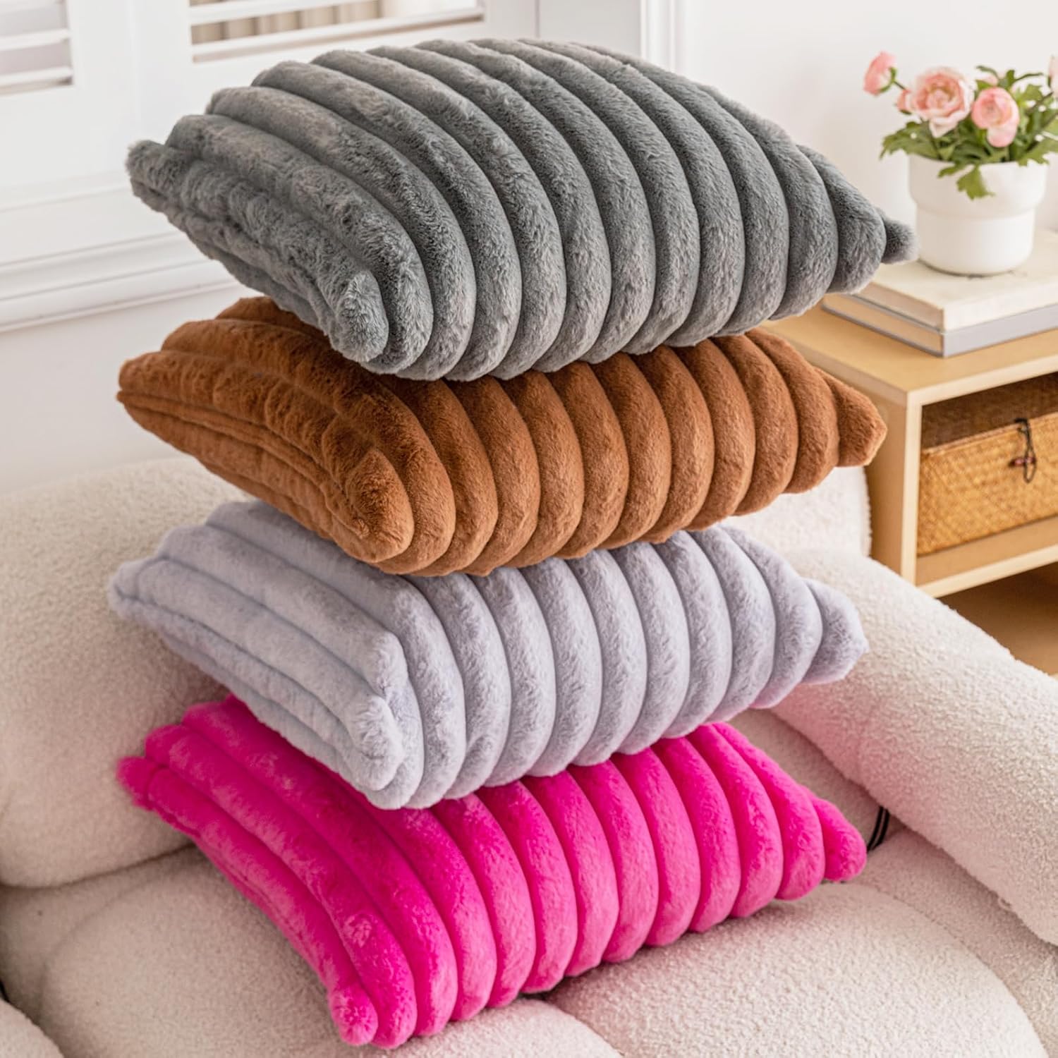 BAOLIZEGAO Juego de 2 fundas de almohada de felpa de pelo sintético de doble cara de 18 x 18 pulgadas, a rayas, suaves y acogedoras, fundas de cojín