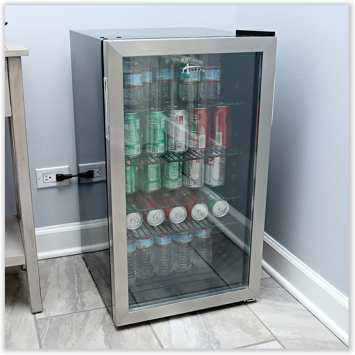 Alera JC-90VEL-F 3.4 pies cúbicos Enfriador de bebidas – Acero inoxidableNegro