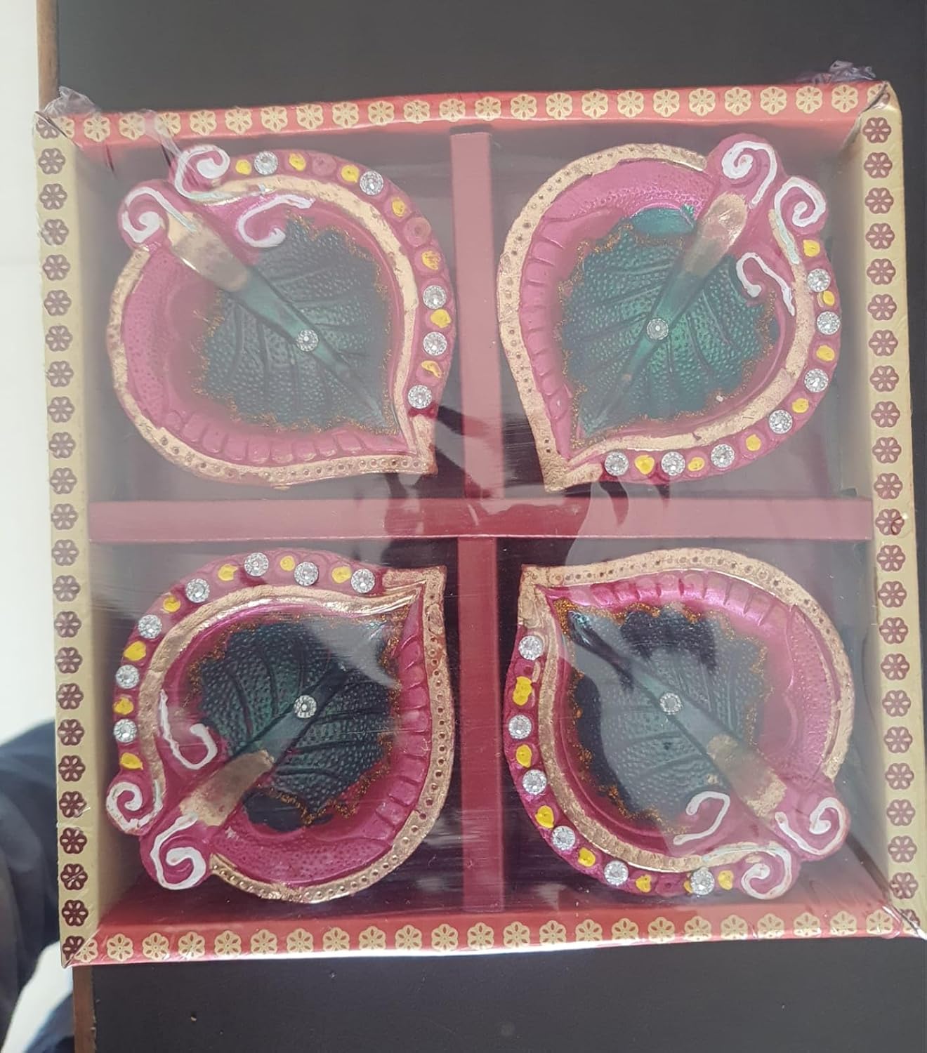 Terracoaat – Juego de 4 hojas multicolor de alta calidad, diseño de hojas de arcilla Diya para Diwali Navratri, decoraciones de aceite, lámpara de