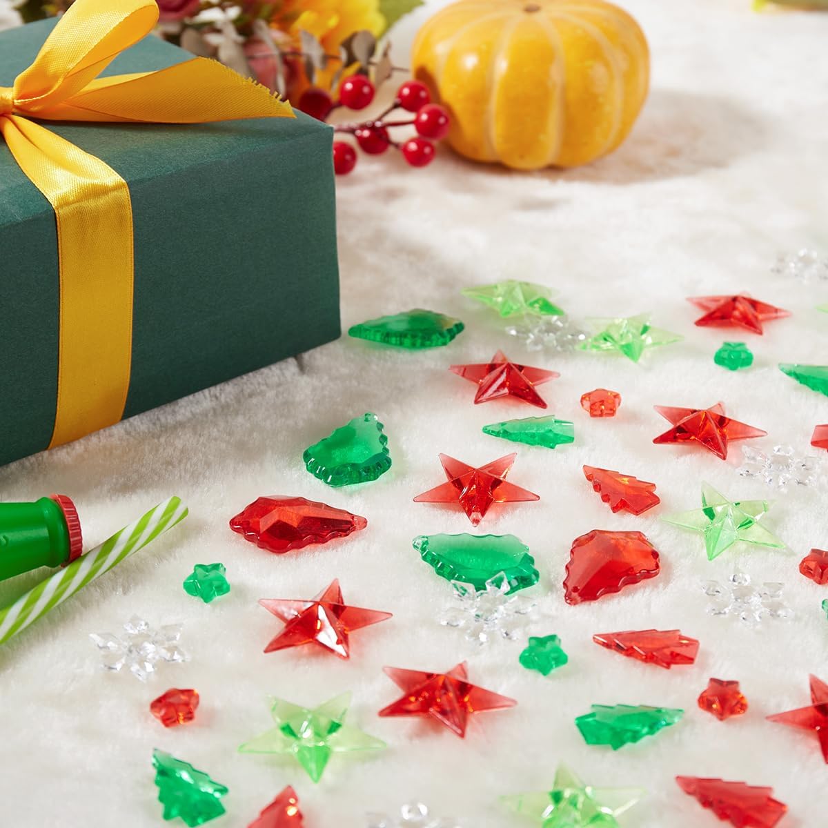 180 piezas de copos de nieve de pino acrílico con forma de estrella, color rojo y verde, gemas de cristal de Navidad para dispersión de mesa,