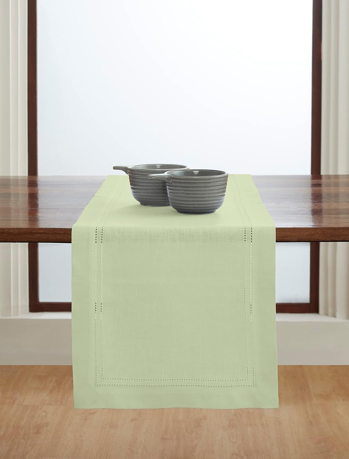 Solino Home Camino de mesa de lino  Verde salvia 14 x 48 pulgadas  Camino de mesa de tela de lino 100% puro con doble vainica  Lavable a máquina y