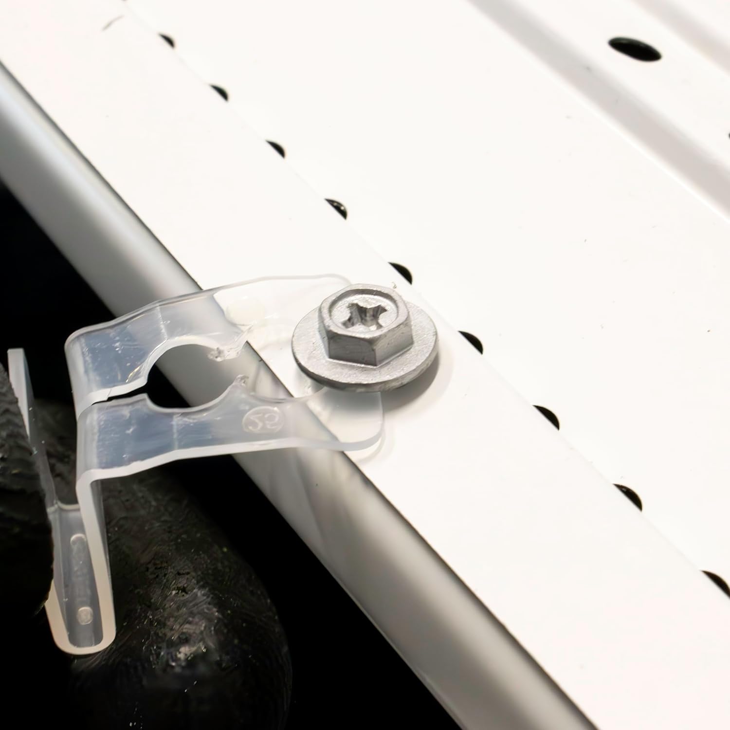 Raptor Gutter Guard Clips de luz exterior  100 unidades  Tornillos incluidos (compatible con cualquier protector de canalón)