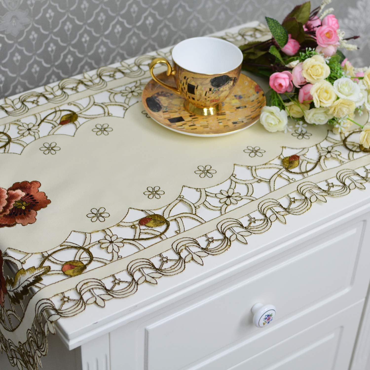 USTIDE Mantel de mesa con bordado ovalado de rosas de 15.7 x 33.6 pulgadas, hecho a mano, color beige, manteles duraderos y lavables para mesa