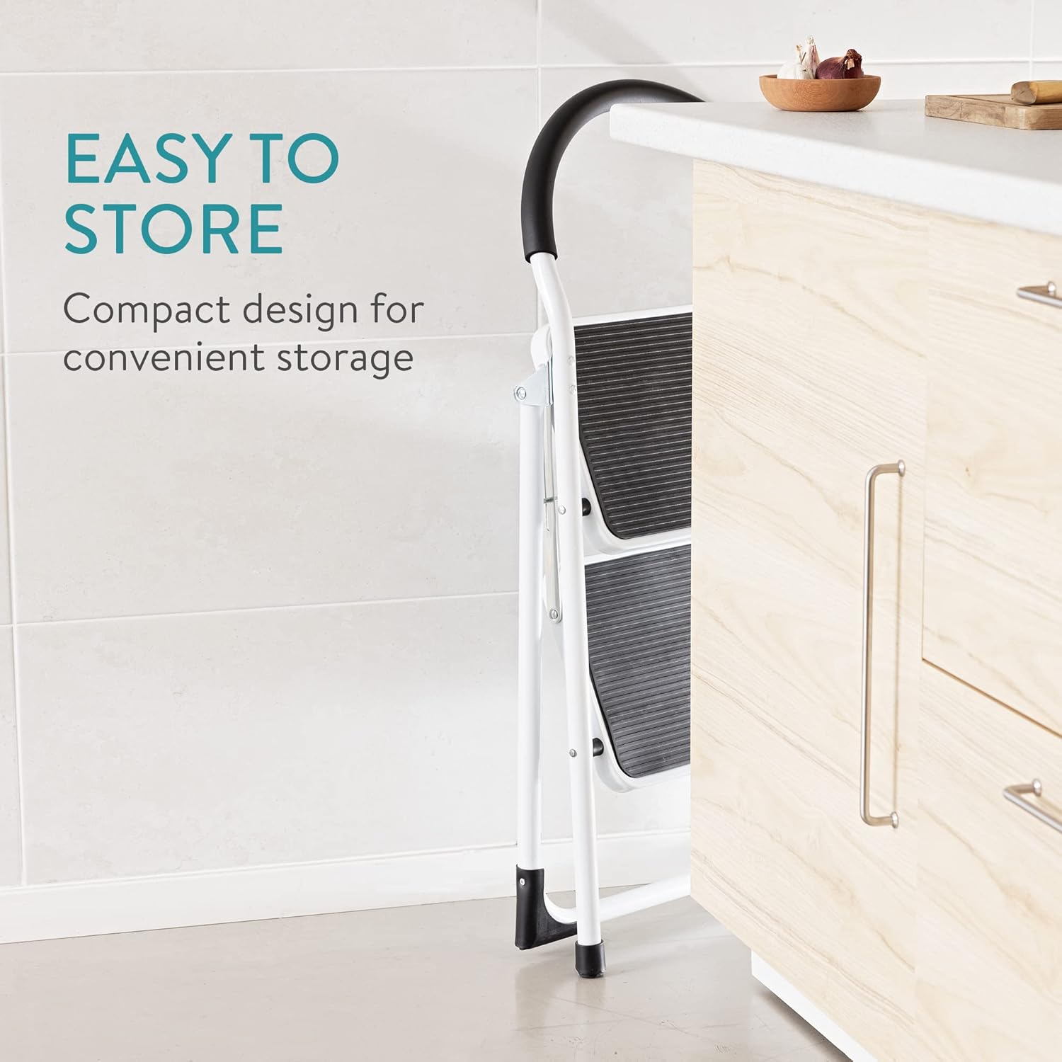 Navaris Escalera de acero de 2 escalones  Pequeña escalera plegable plegable plegable para el hogar para cocina con alfombrillas antideslizantes