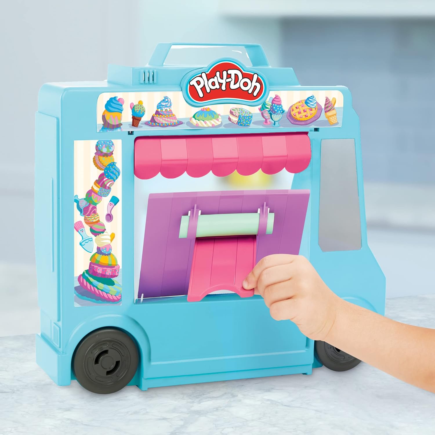 Play-Doh Kitchen Creations – Juego de camión de helado para niños, 20 accesorios de cocina, 5 colores, juguetes preescolares para niñas y niños de 3