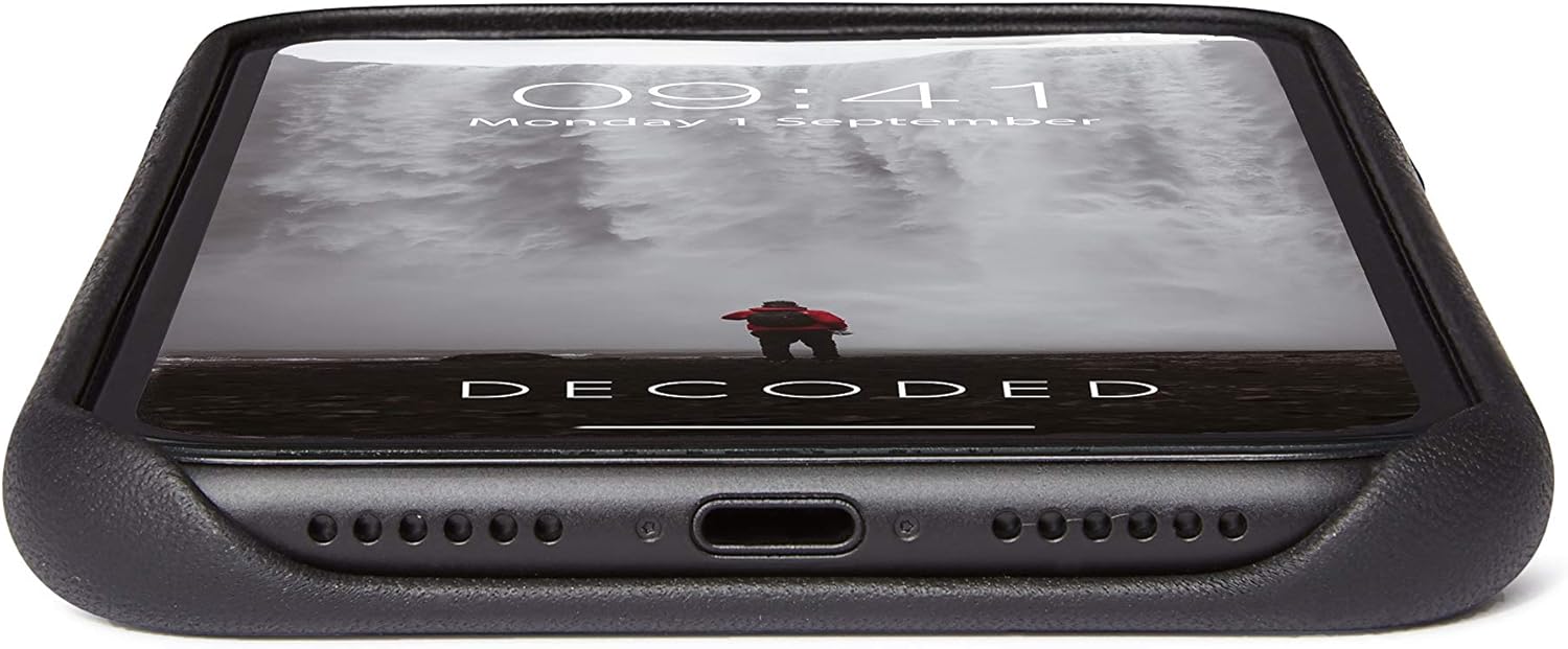DECODED Funda trasera para iPhone 11 Pro Max – Cuero de grano completo negro, botones de metal, TPU a prueba de golpes