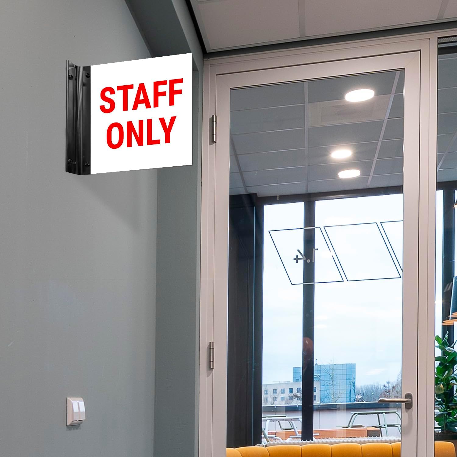 Staff Only Projecting Letrero de doble cara, 6×6 pulgadas, ACM, con accesorio negro satinado de níquel cepillado, fabricado en Estados Unidos