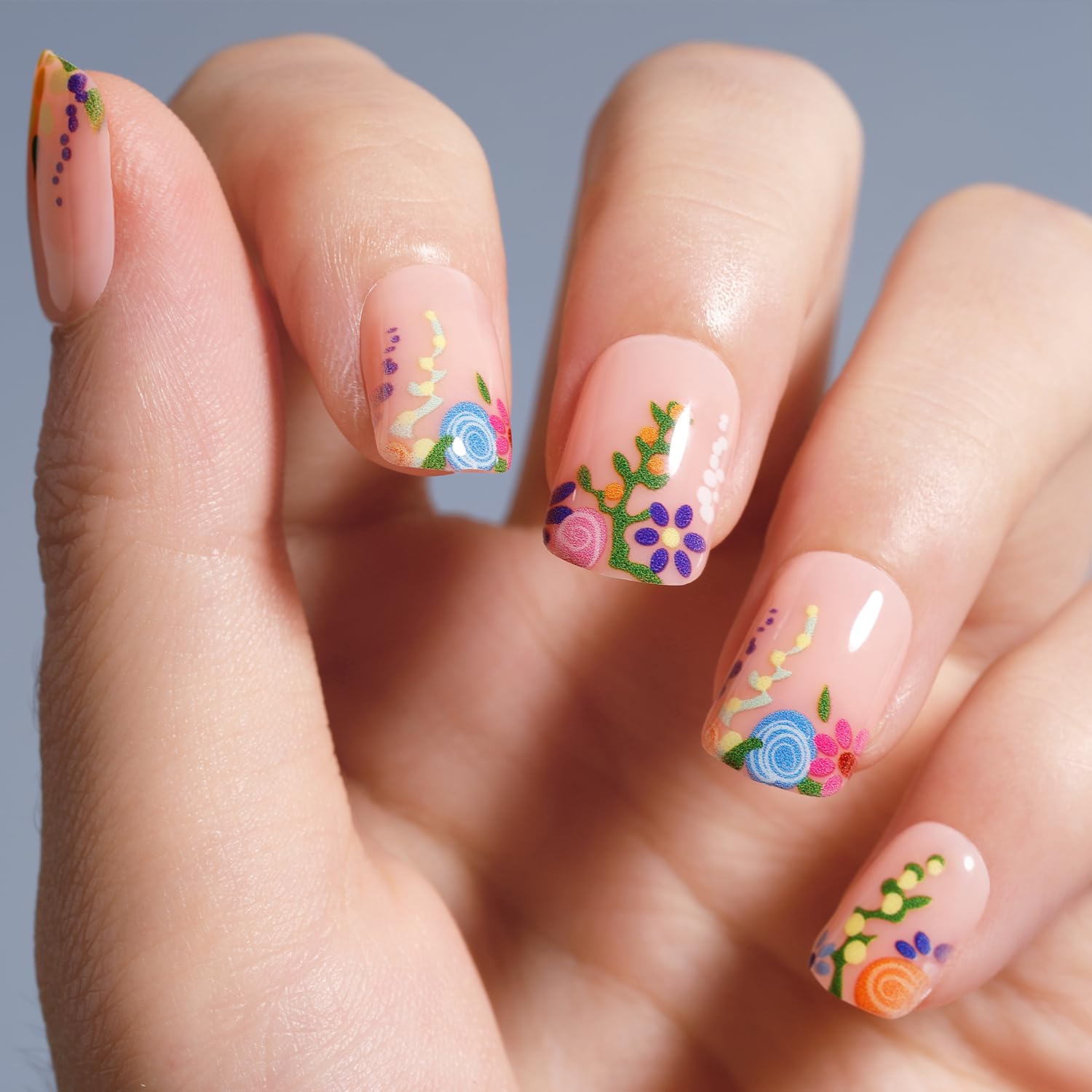 BettyCora – Uñas postizas cuadradas cortas a presión, 24 puntas de uñas con pegamento para uñas, uñas de flores amarillas