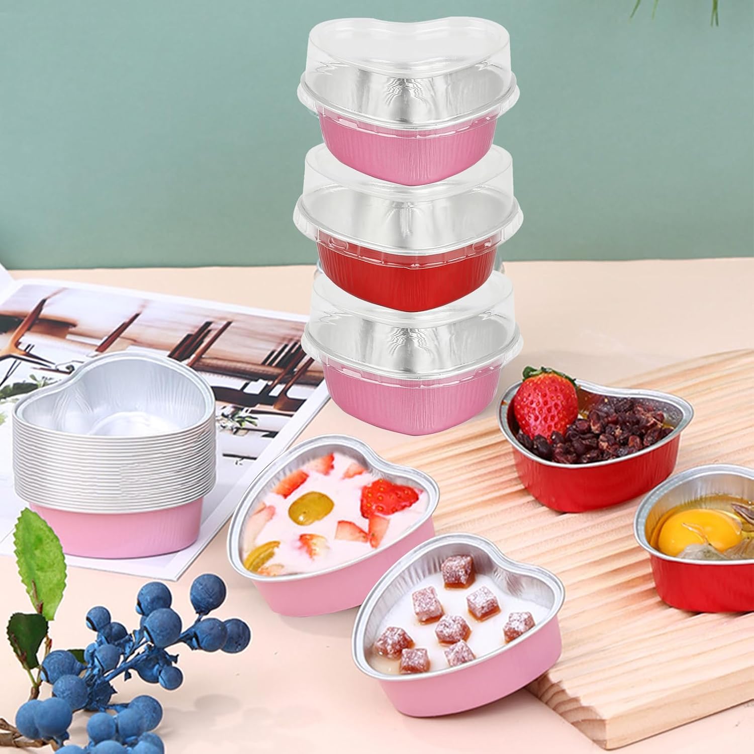 Moldes para pasteles con forma de corazón para hornear con tapas, 50 juegos de tazas de aluminio para cupcakes con tapas, 3.4 fl oz3.5 onzas, mini