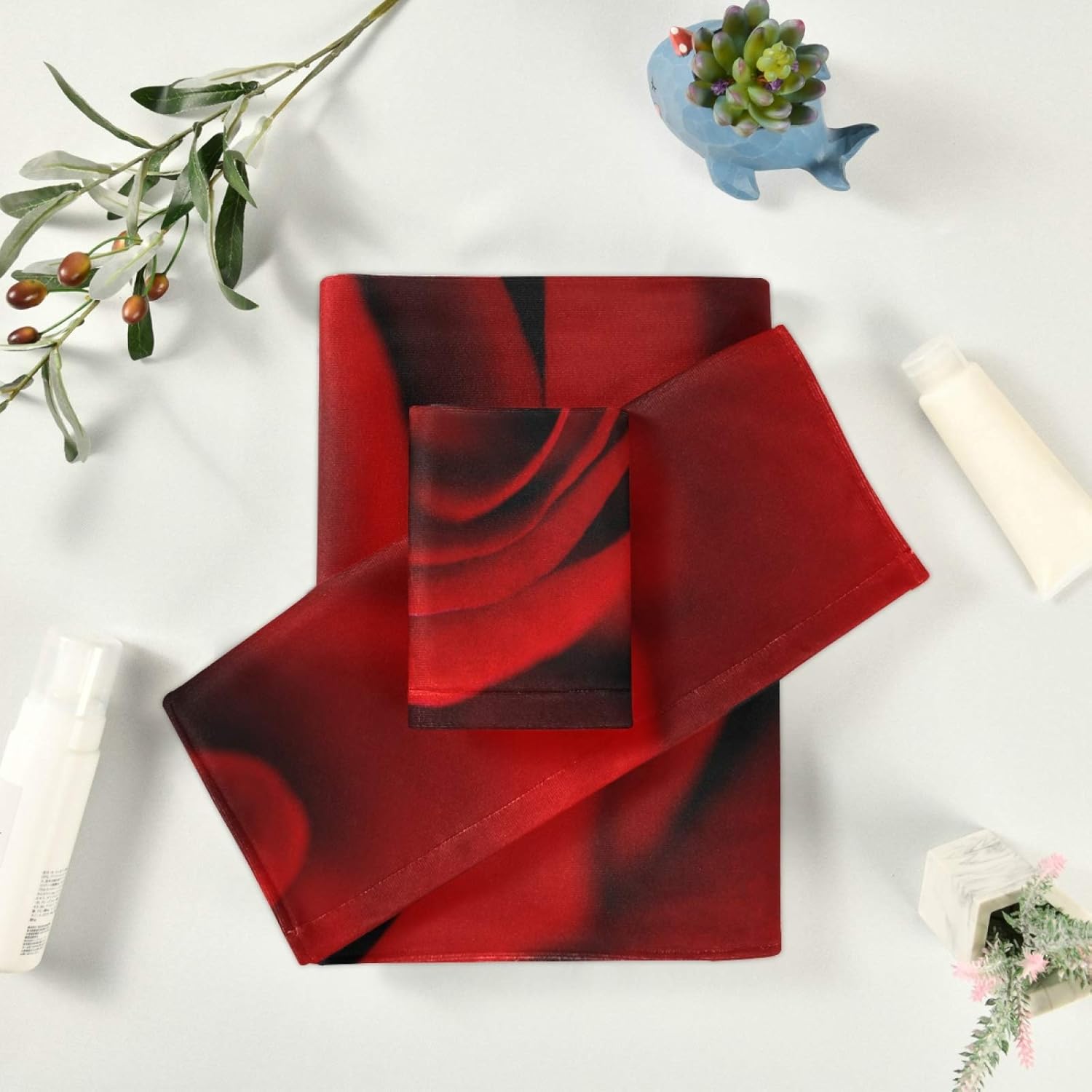 Qilmy Juego de 3 toallas de baño con diseño floral de rosas rojas vívidas para cara, absorbente a mano, patrón de flores para gimnasio, baño, hogar,