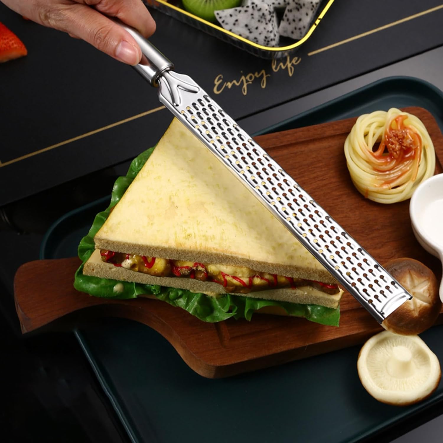 Ralladores profesionales de queso para cocina de acero inoxidable de mano de metal limón Zester rallador con mango para queso ajo rallador