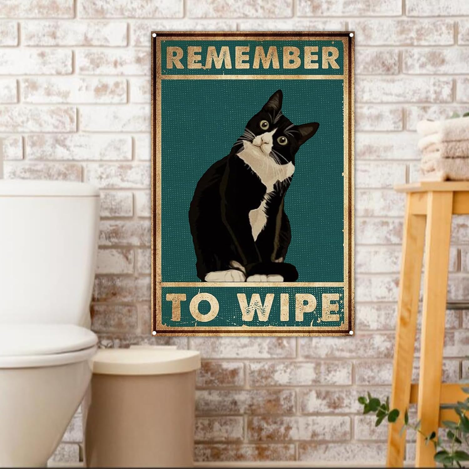 Cartel de baño con diseño de gato negro con texto en inglés “Remember to Wipe” (Remember to Wipe)