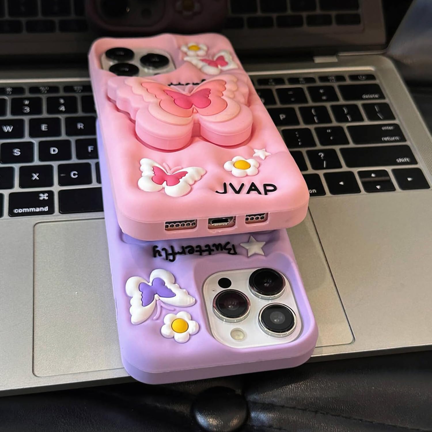 YWYUHE Funda de teléfono de mariposa morada compatible con iPhone 1314, bonita funda de mariposa de dopamina de Corea 3D con soporte telescópico de