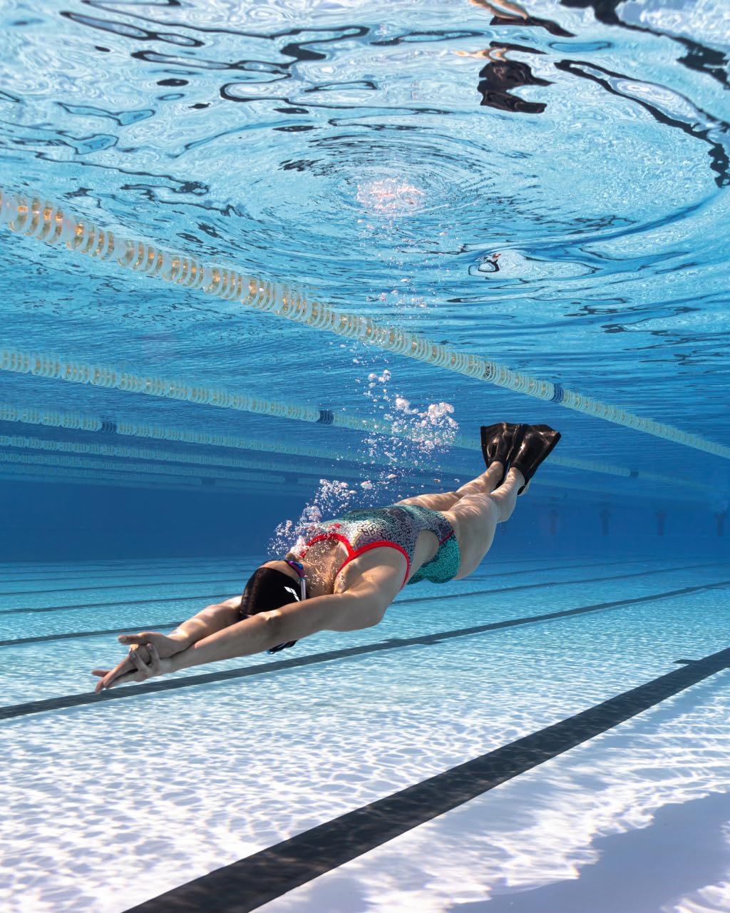 Arena Aletas de entrenamiento de natación unisex para adultos, para hombres y mujeres, aletas de silicona de hoja corta izquierda a derecha