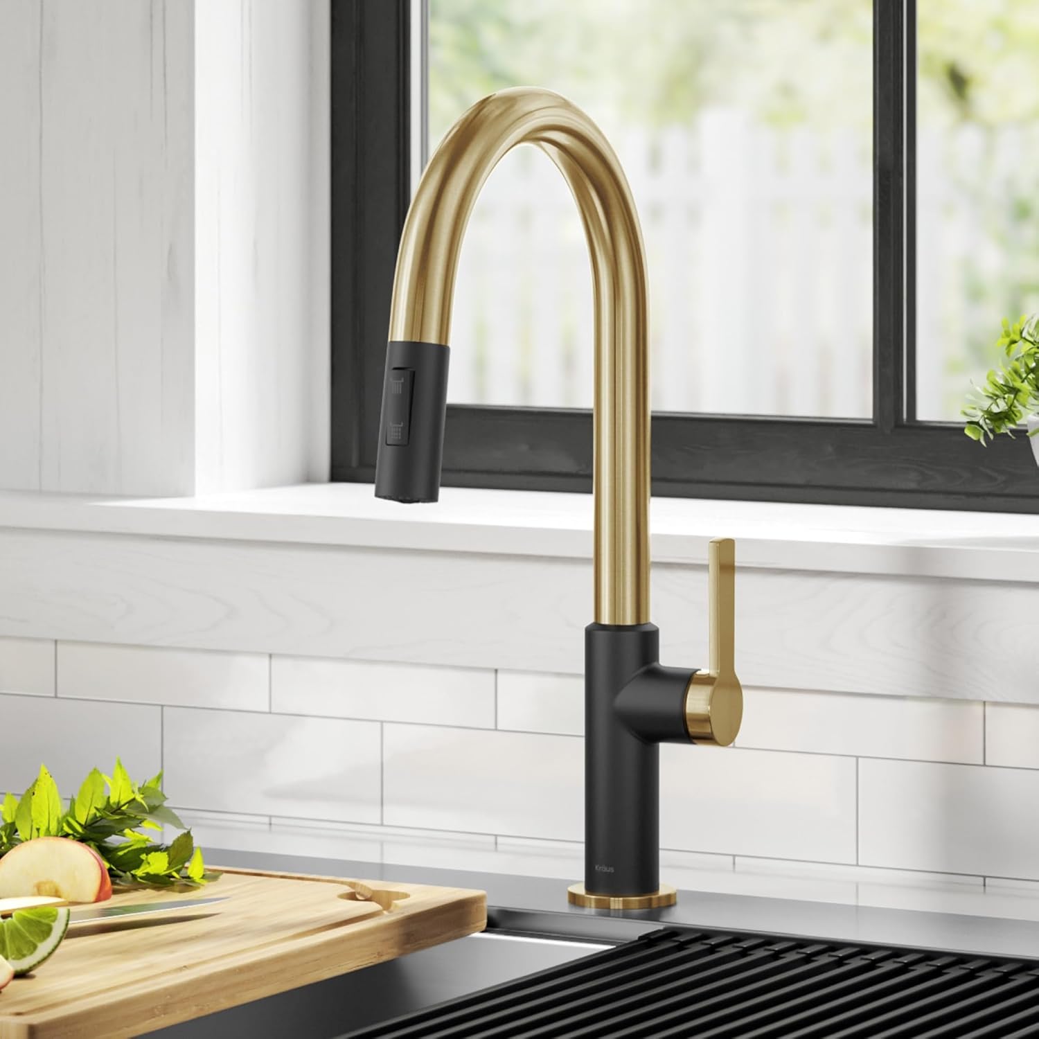 KRAUS Oletto KPF-2820BBMB – Grifo de cocina desplegable de un solo mango en latón cepillado  negro mate, KPF-2820BBMB