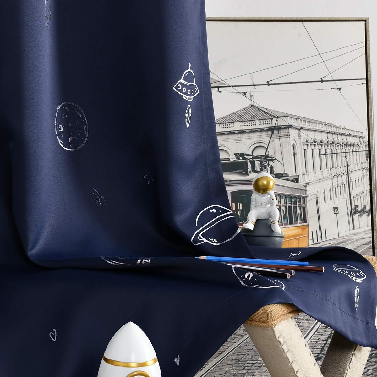 Vangao Cortinas opacas de color azul marino, cortinas espaciales para niños, guardería, habitación de niñas, estampado plateado con ojales en la