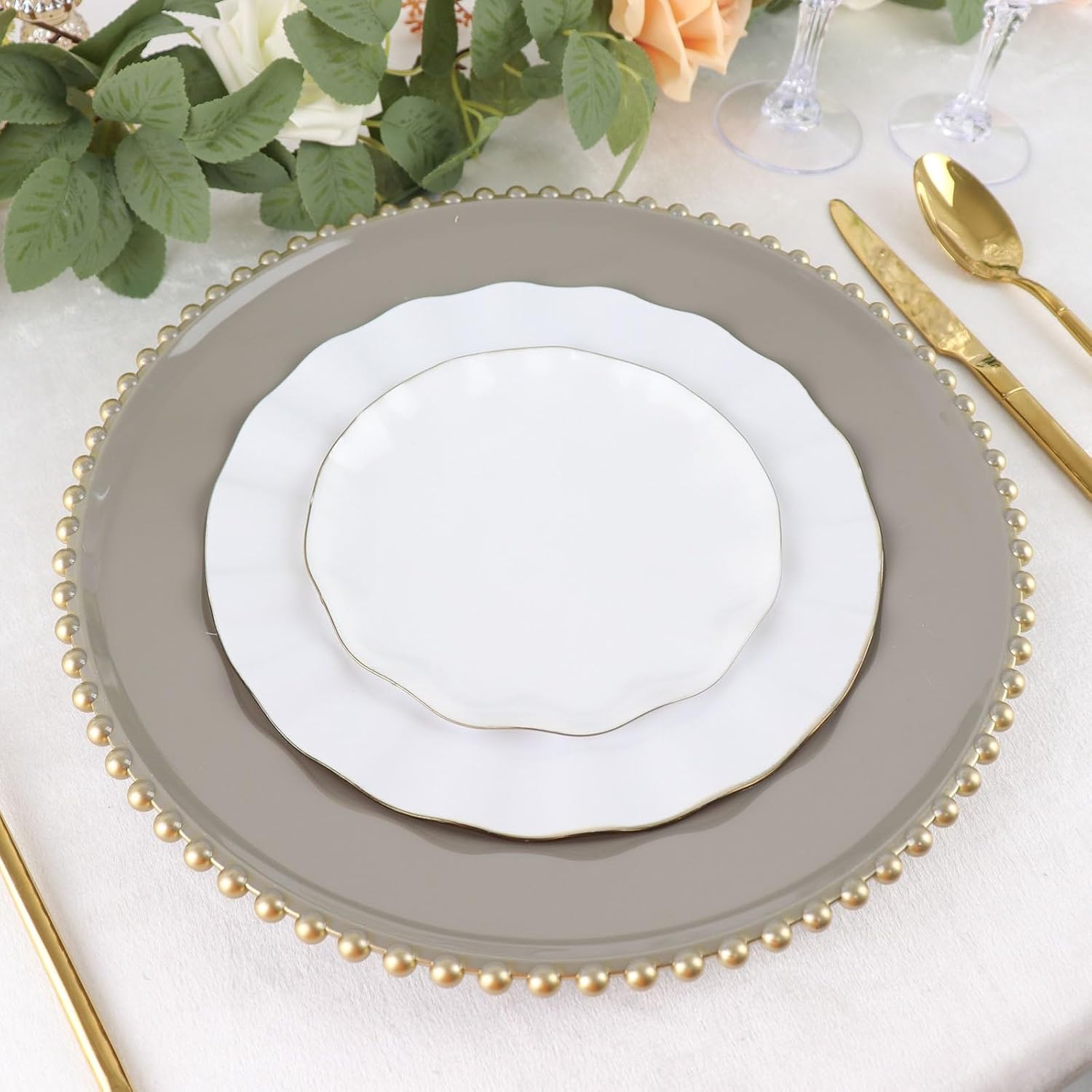 Efavormart – Paquete de 6 platos de carga redondos con borde de cuentas de plástico acrílico gris carbóndorado de 12 pulgadas