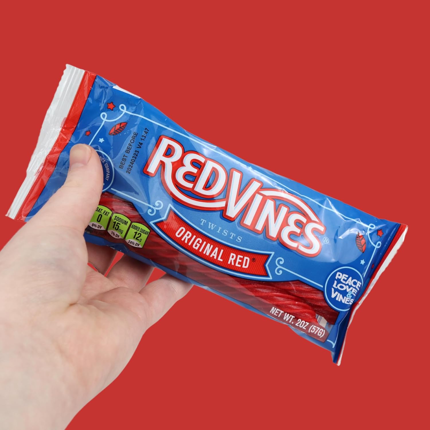 Giros de regaliz rojo, cuerdas de gomita con sabor a cereza masticable, aperitivos clásicos para fiesta de cumpleaños, 2 onzas (paquete de 3)