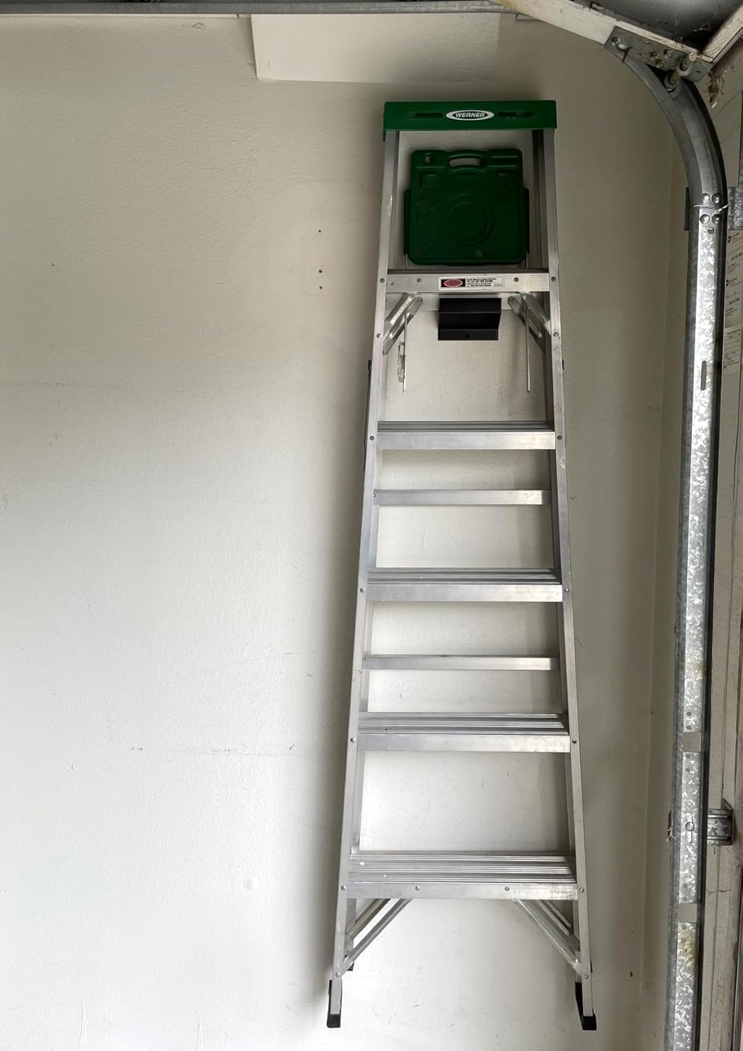 Tetra-Teknica GMH-02 – Escalera de montaje en pared de acero de 4 pulgadas y colgador de carretilla, negro mate