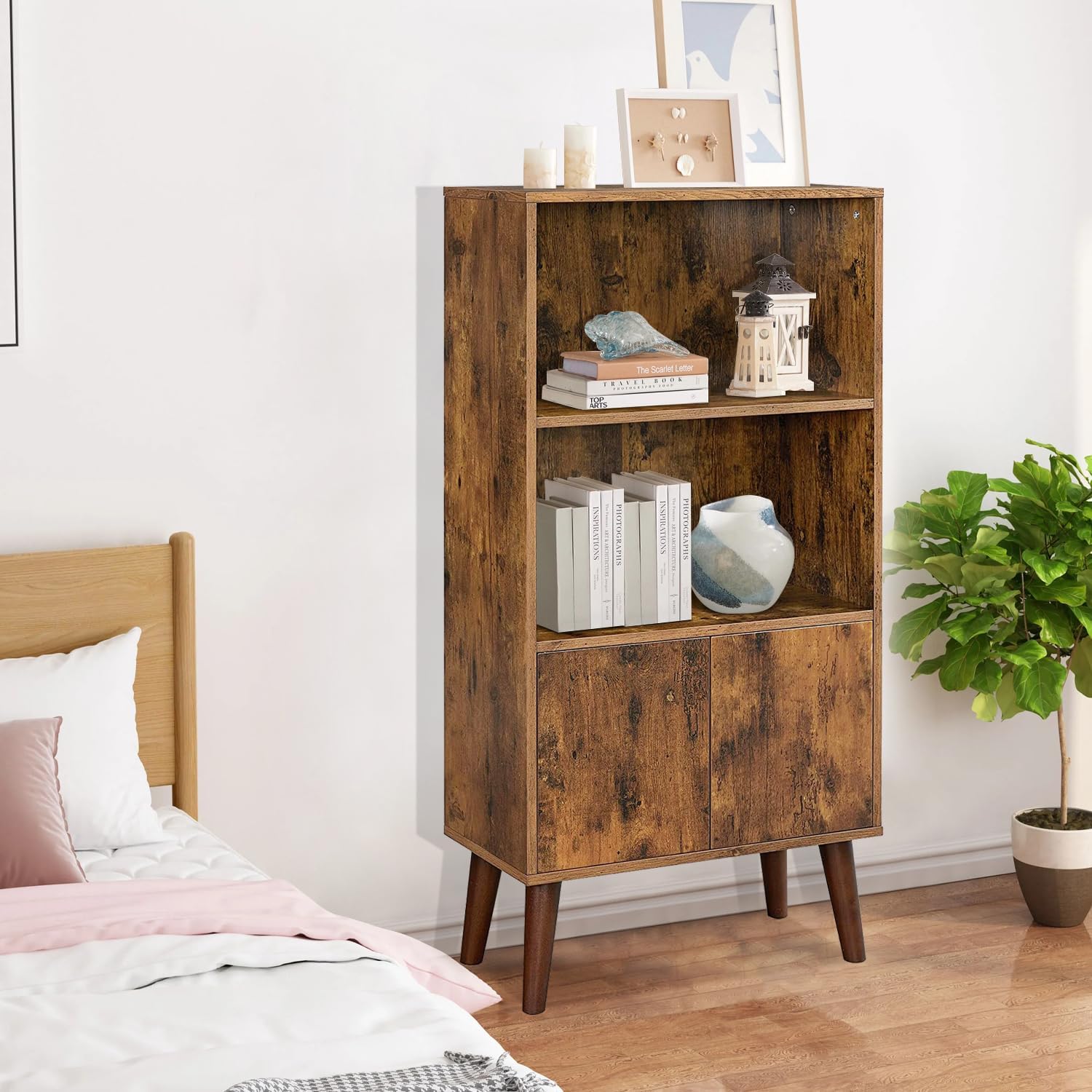 Wonder Comfort Estantería de madera de 3 niveles con 1 puerta y 2 estantes abiertos, estantería marrón rústico de mediados de siglo para libros y