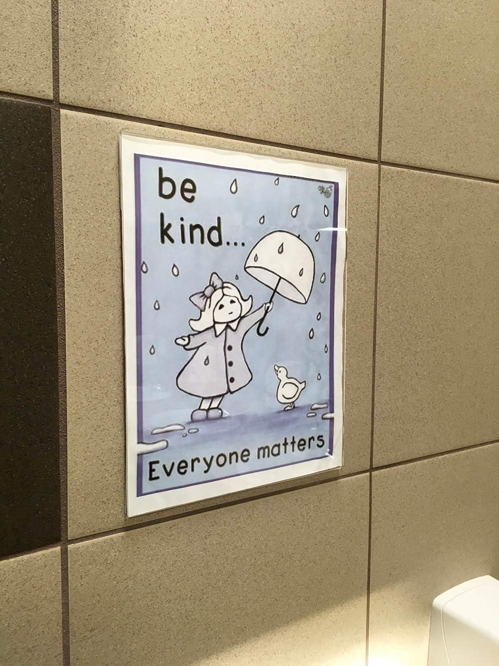 Niubee Soporte de letrero acrílico horizontal de 8.5 x 11 pulgadas con cinta adhesiva de doble cara para oficina, hogar, tienda, restaurante, sin