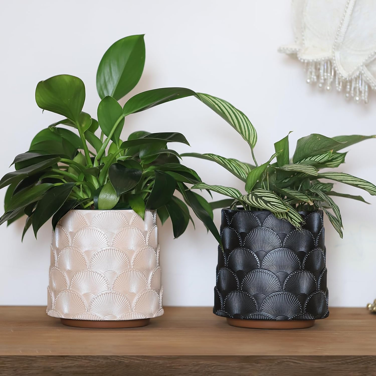 GUGUGO Macetero con escamas color negro perla, bonita maceta única con drenaje, macetas eclécticas coloridas para plantas de interior y exterior,