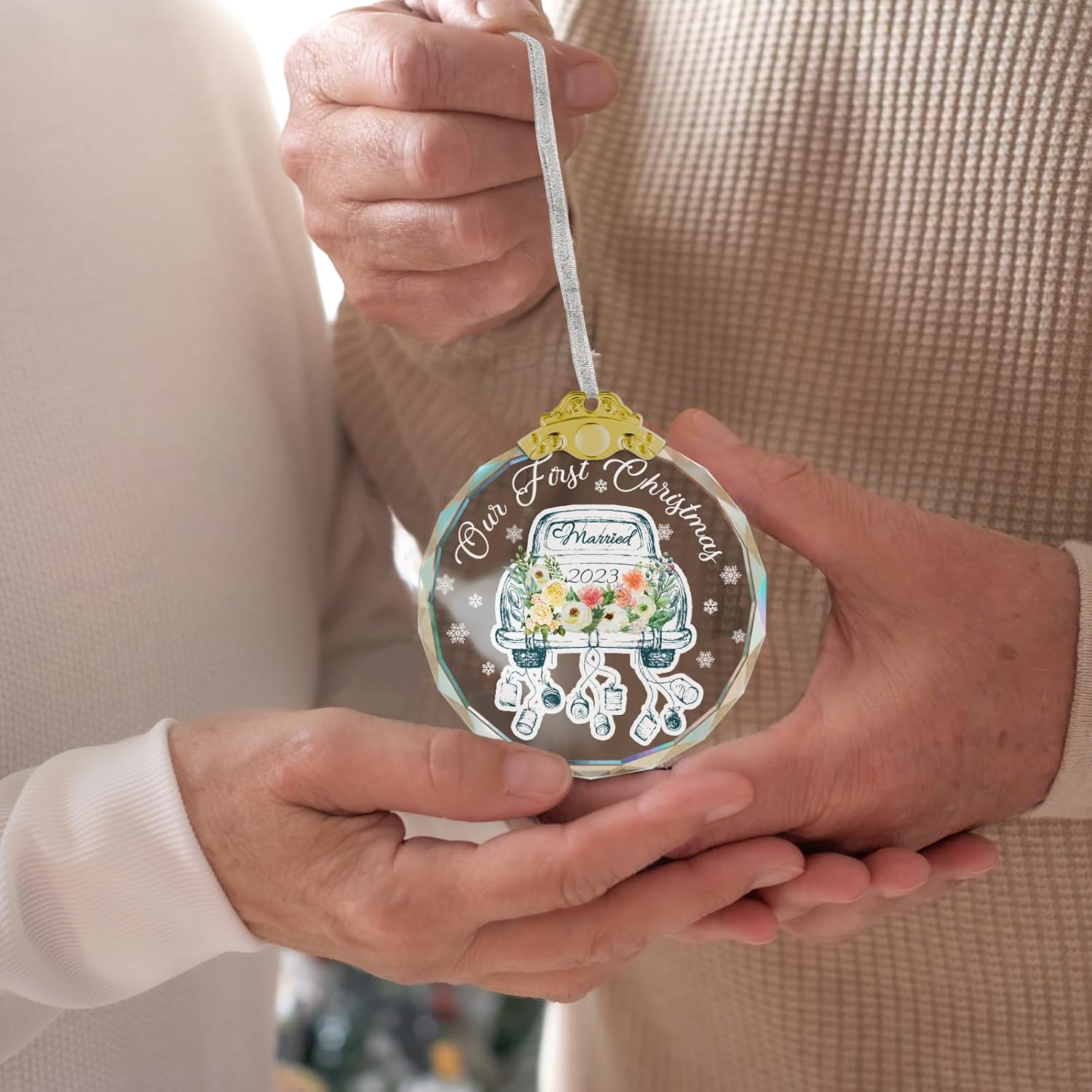 Adorno de matrimonio con texto en inglés Our First Christmas Married Ornament 2023, regalos de boda para parejas, decoraciones de despedida de
