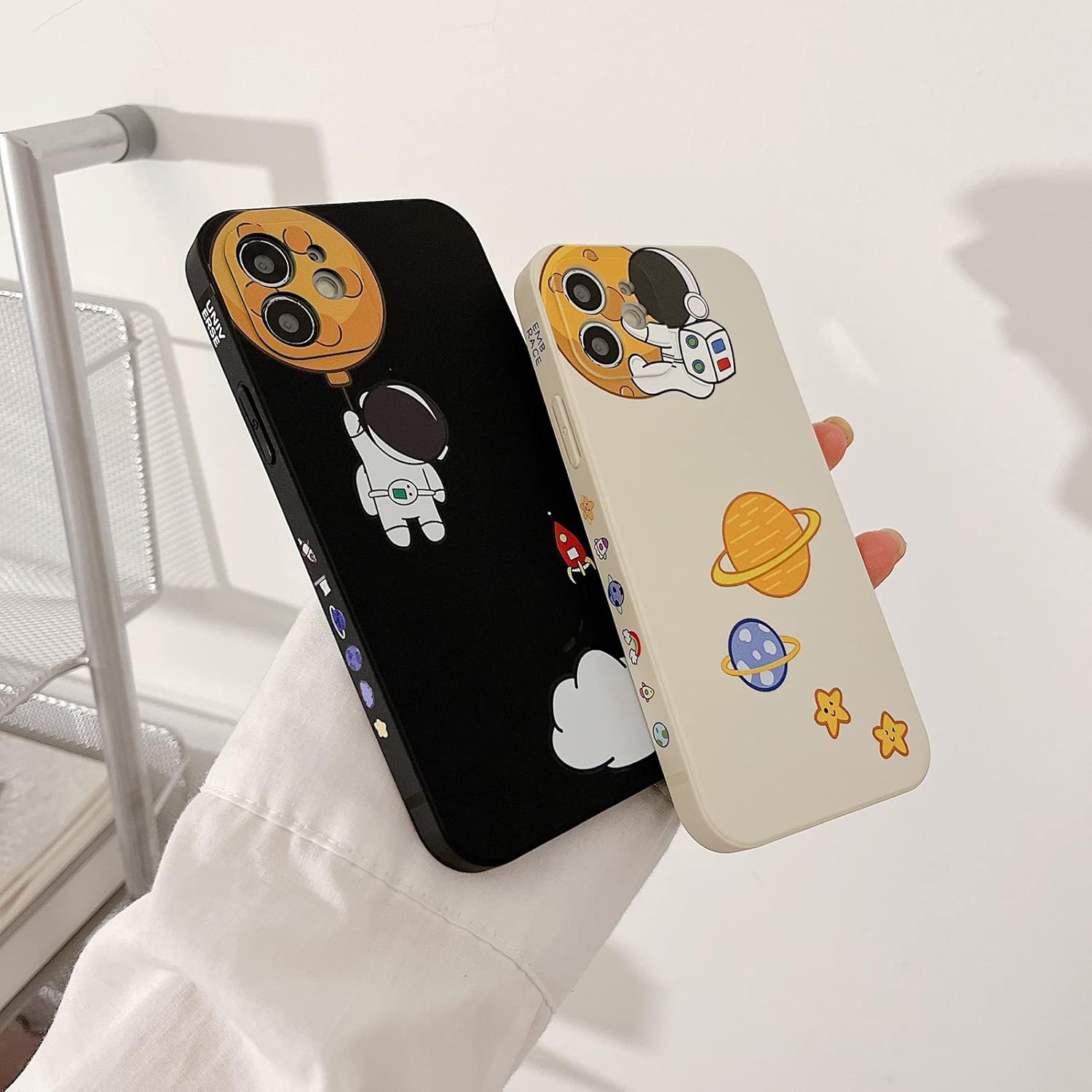 Funda bonita para iPhone 15 Pro, diseño de astronauta de dibujos animados, diseño de planeta espacial, luna, elegante funda protectora de goma TPU a