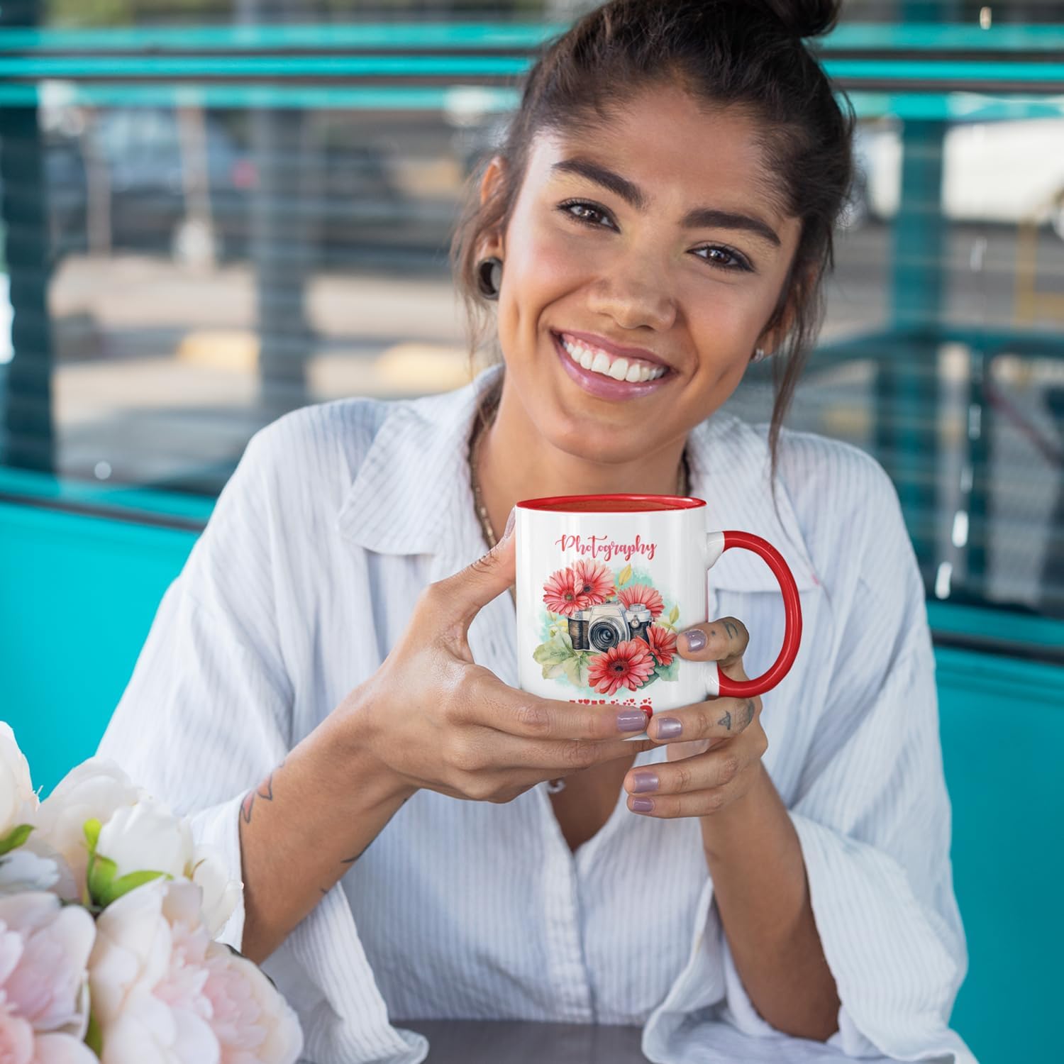 Taza de café personalizada para fotógrafo, cámara con flores de gerbera, taza de té personalizada con nombre, regalo para amantes de la fotografía,