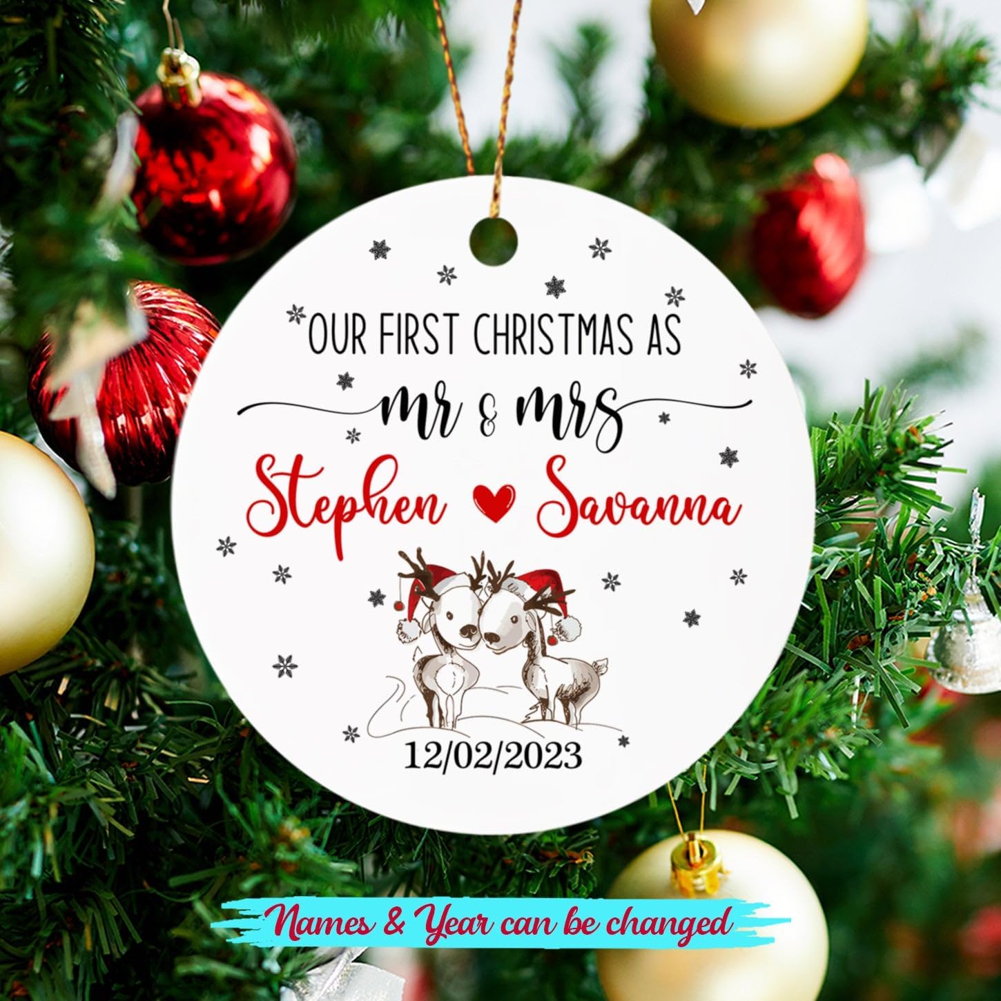 Adorno personalizable con texto en inglés Our First Christmas As Mr & Mrs 2023, adorno de 1 Navidad como Mr Mrs Deer para parejas casadas, nombres