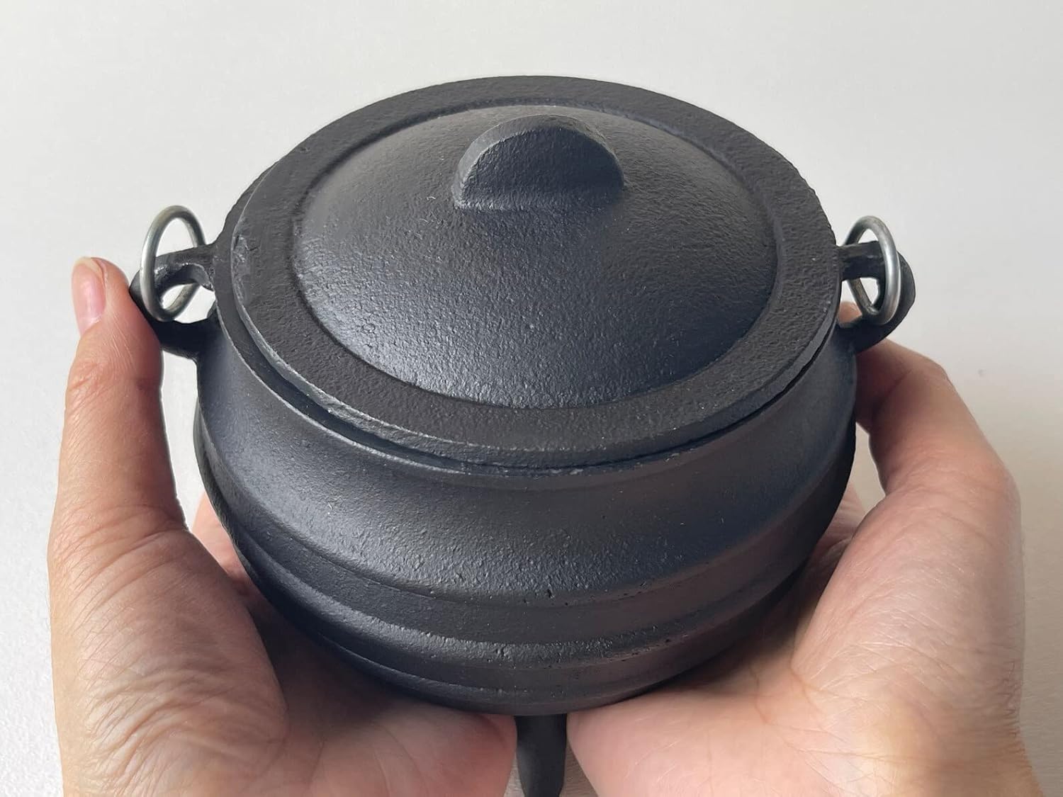 Caldero acanalado de hierro fundido con tapa y asa, estilo acanalado de 5.25 pulgadas de diámetro, perfecto para manchas, quemar incienso, ritual,