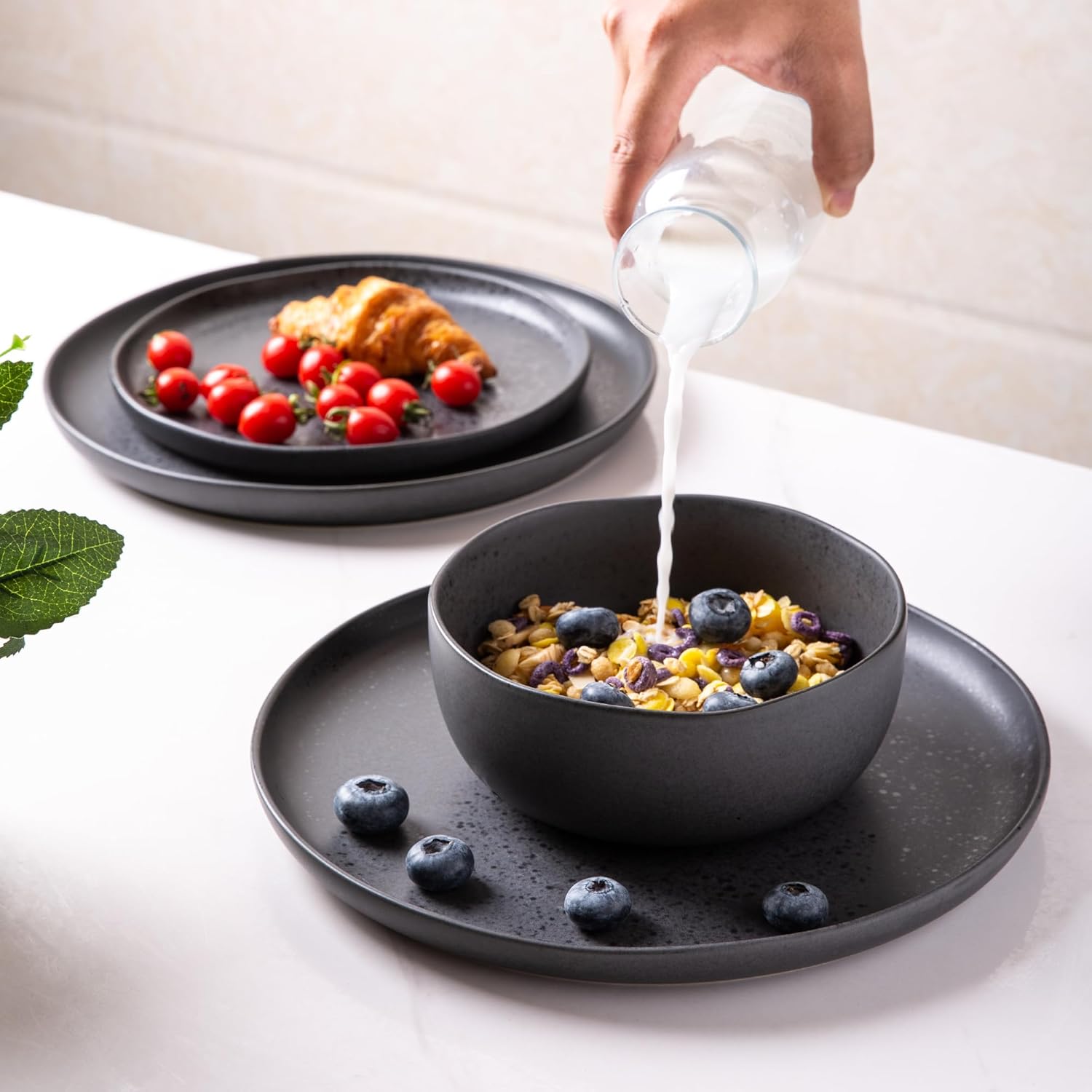 AmorArc Juego de vajilla de cerámica, juego de platos y cuencos de cerámica con borde ondulado, altamente resistentes a las astillas y grietas,