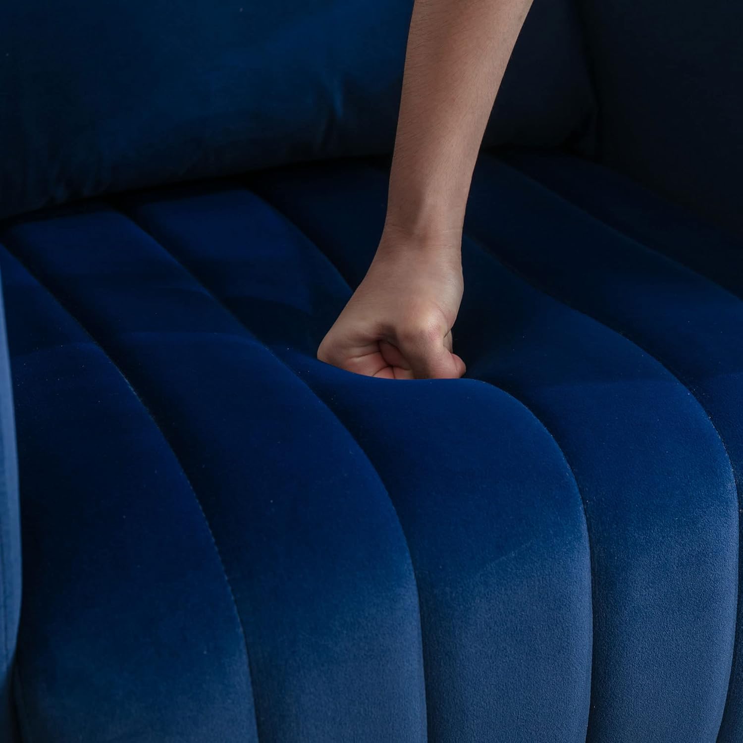 DM Furniture Silla decorativa con terciopelo otomano, moderna silla de club con respaldo alado, sillón de lectura tapizado con patas de metal dorado