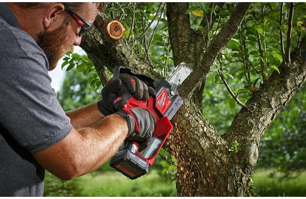 Herramienta para sierra de podar Milwaukee M12 de 6 pulgadas + tarjeta premium