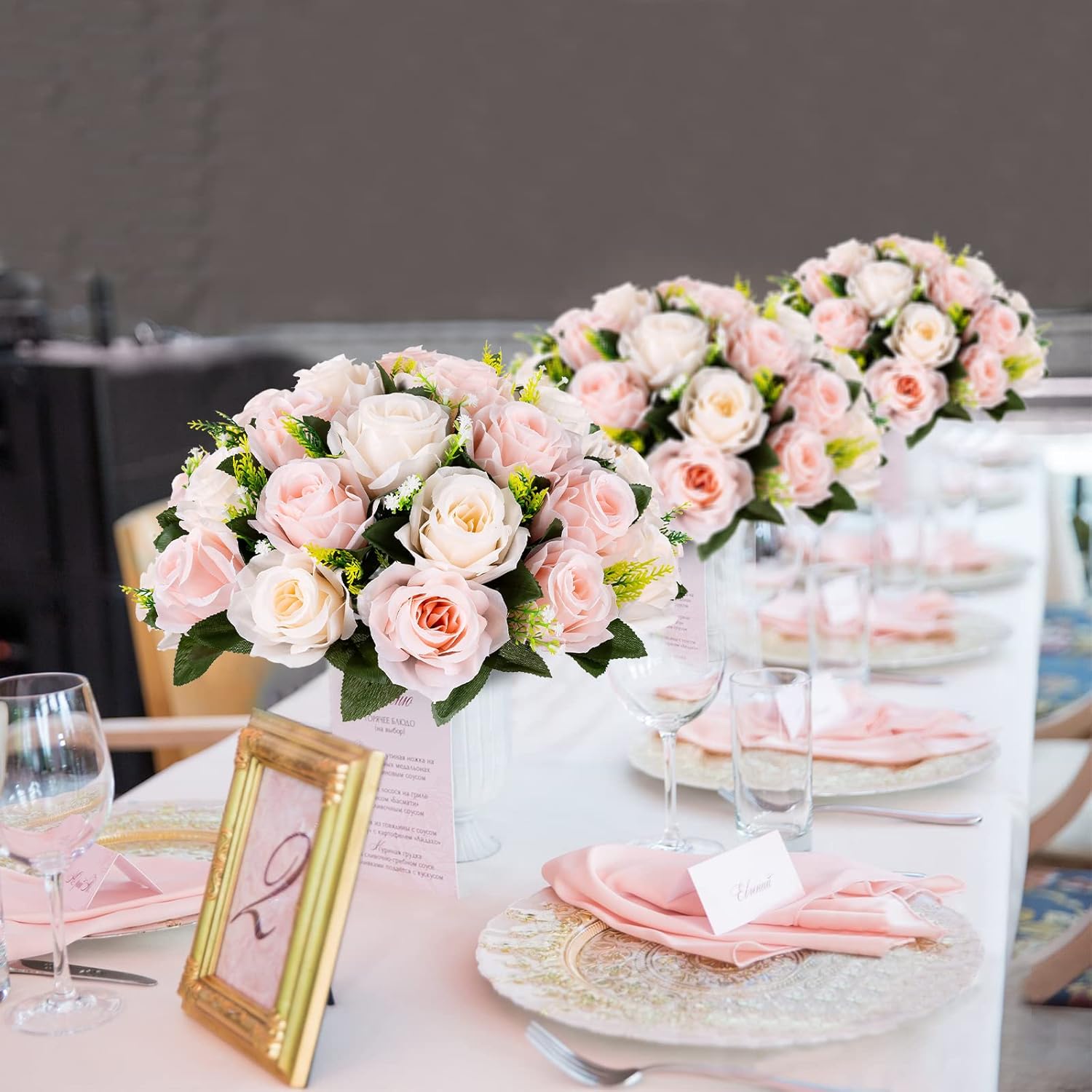 BLOSMON Centros de mesa de bola de flores falsas, 2 piezas de flores artificiales de 13.7 pulgadas, gran rubor y rosa blanca crema, arreglo central