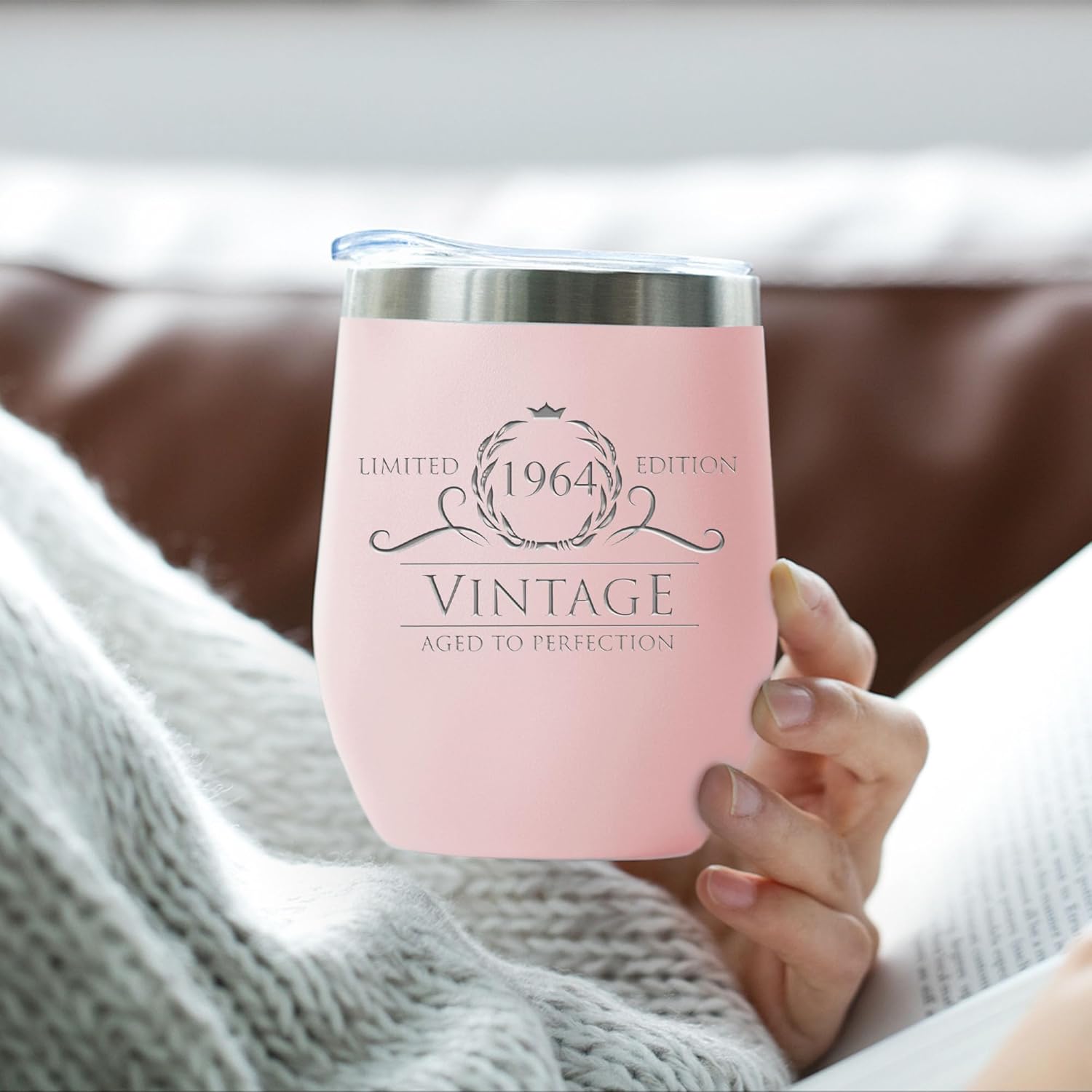 Regalos de cumpleaños número 60 para mujeres y hombres, vaso de vino sin tallo, 1964, 12 onzas, rubor, decoraciones de 60 cumpleaños para mujeres,